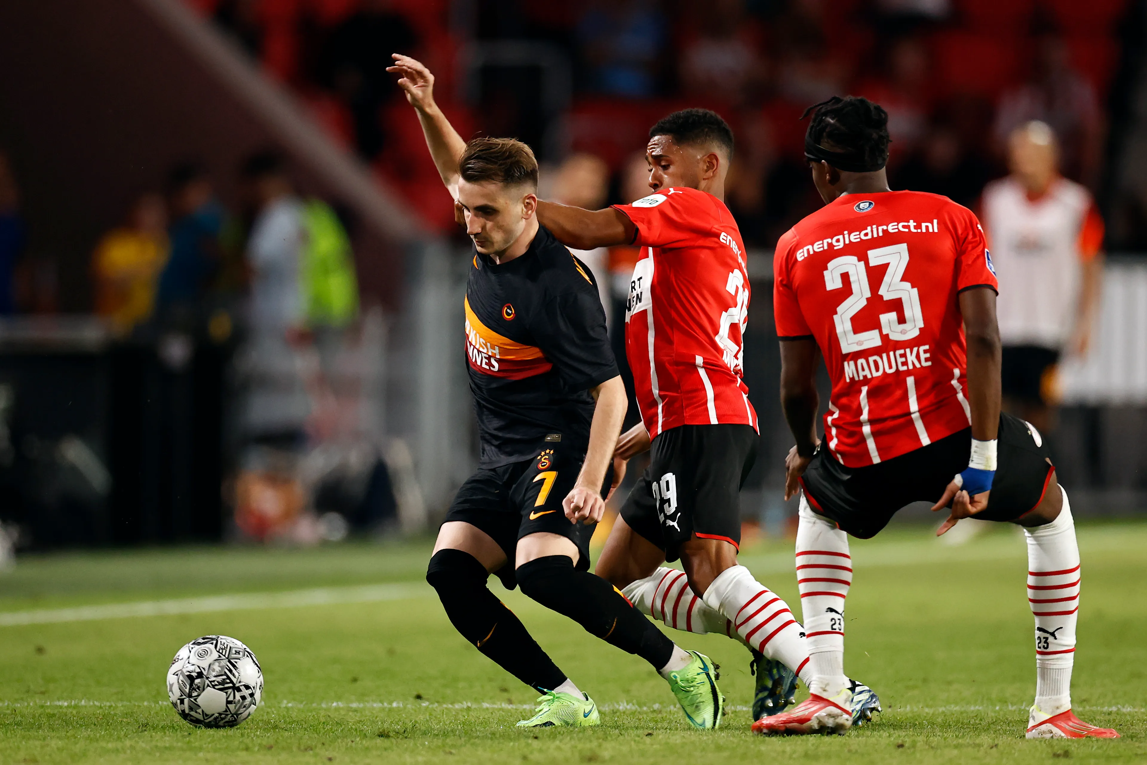 Hoe konden PSV-supporters slaags raken met fans van Galatasaray? Club doet onderzoek