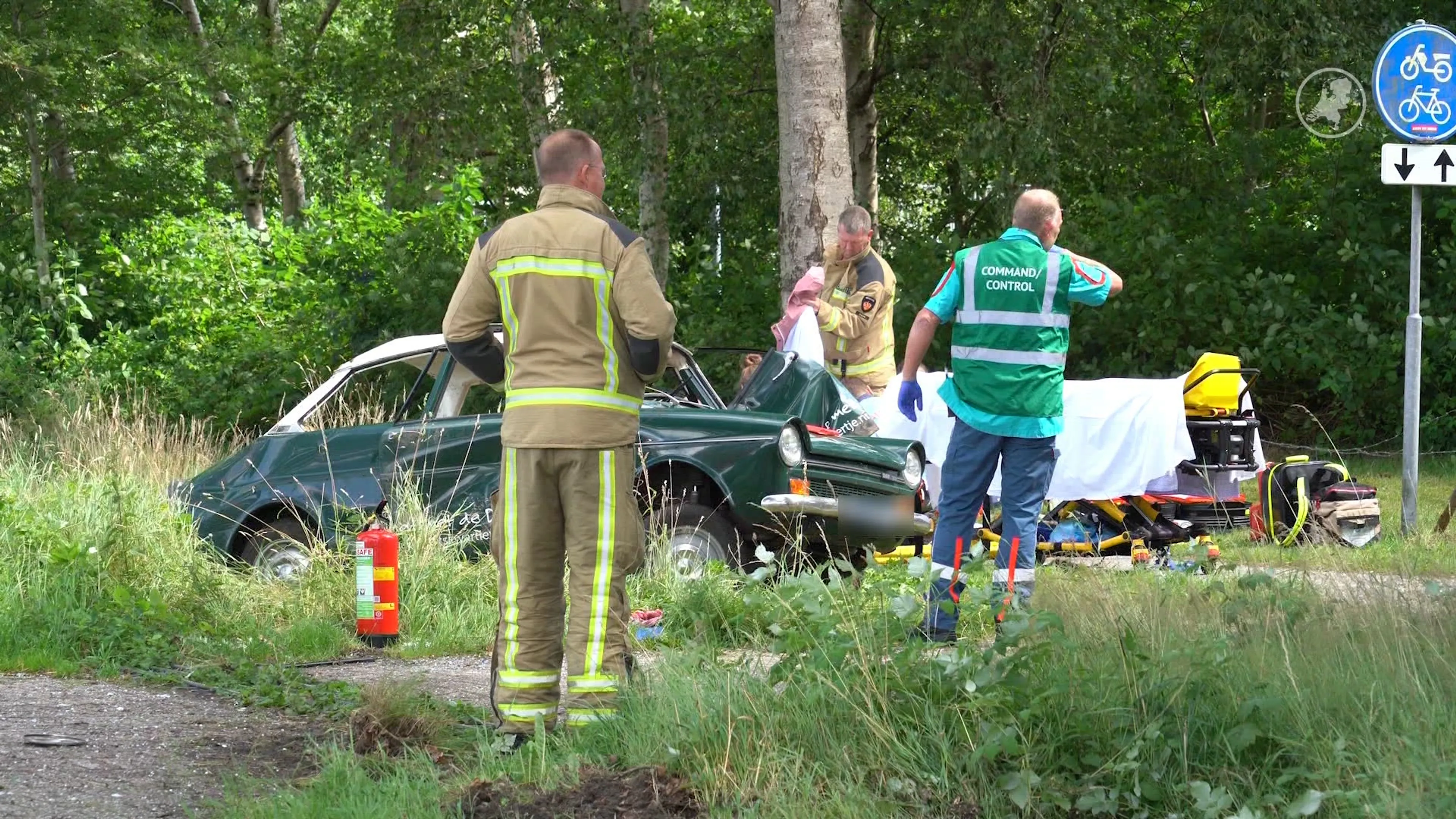Ritje met oldtimer loopt fout af: vier gewonden