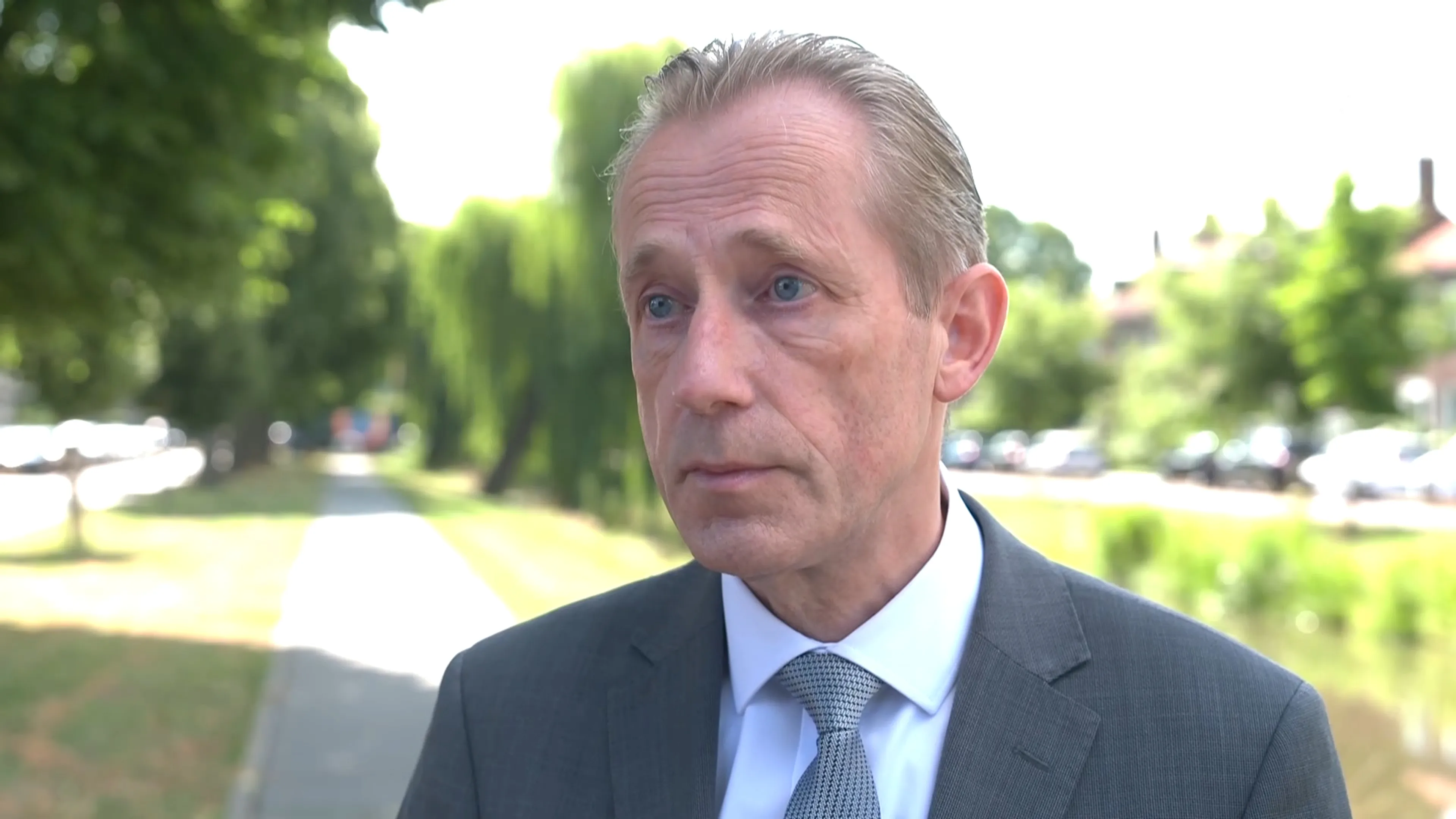 Burgemeester Alblasserdam reageert op neersteken leraar: 'Diep triest'