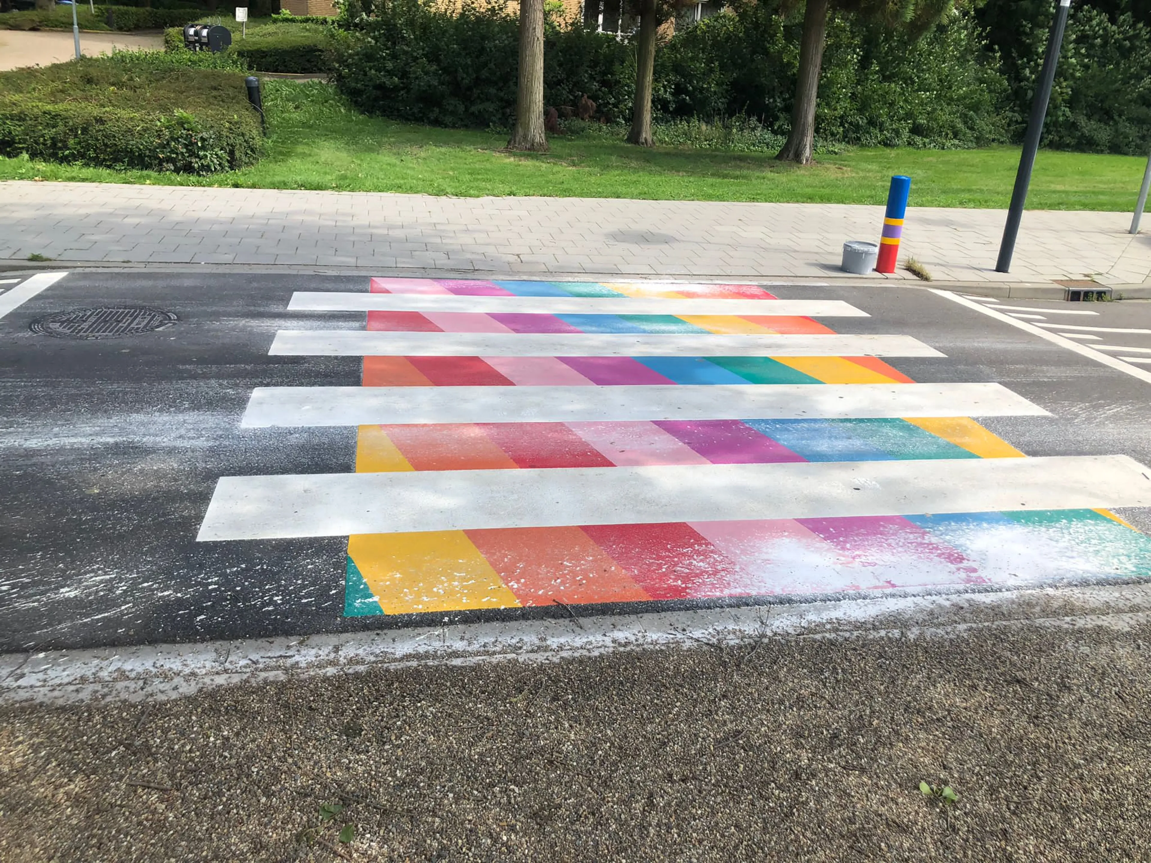 COC Limburg doet aangifte na bekladding regenboogzebrapad: 'Het is ontzettend triest'