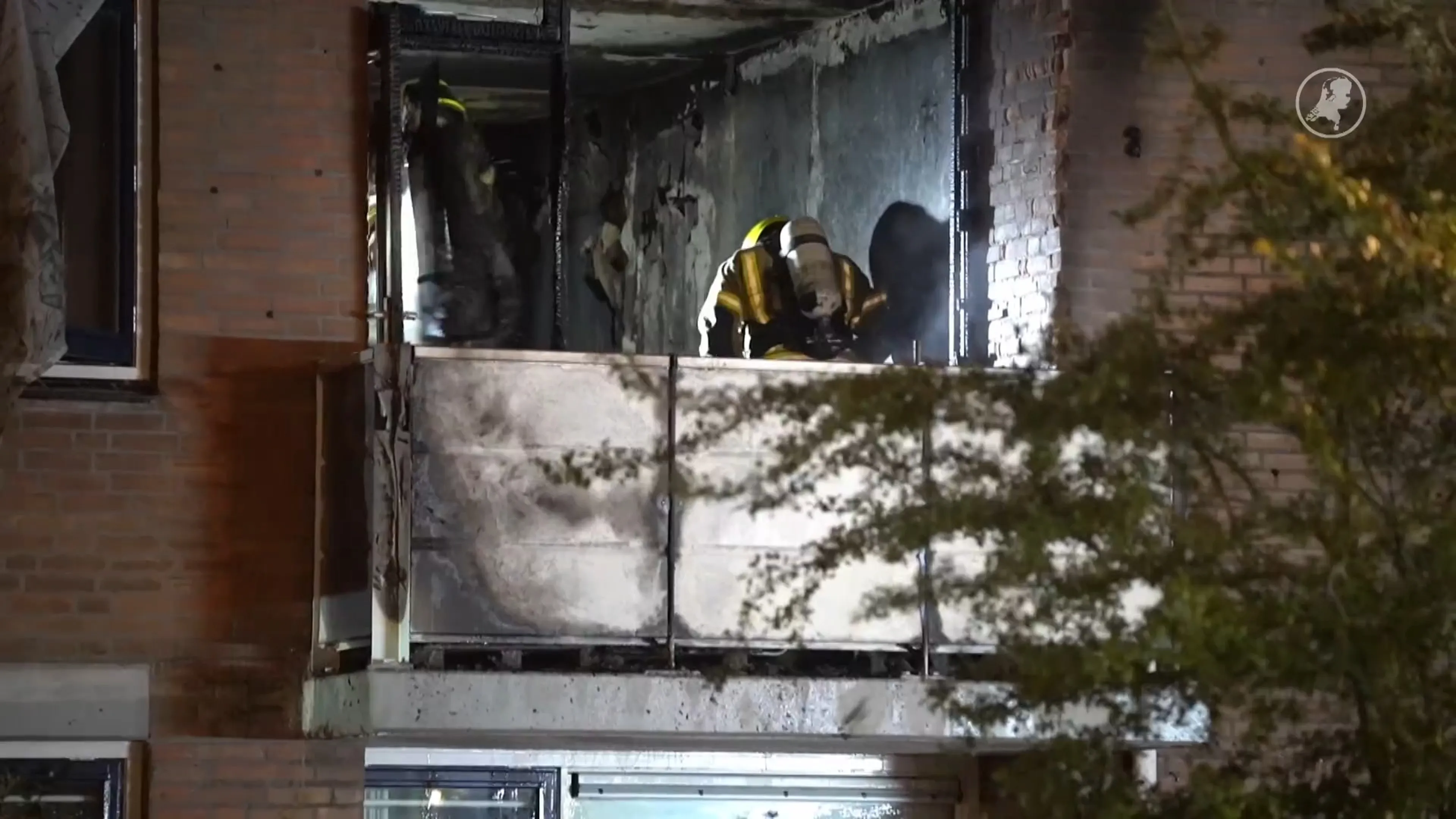Felle uitslaande brand verwoest woning in Rotterdam