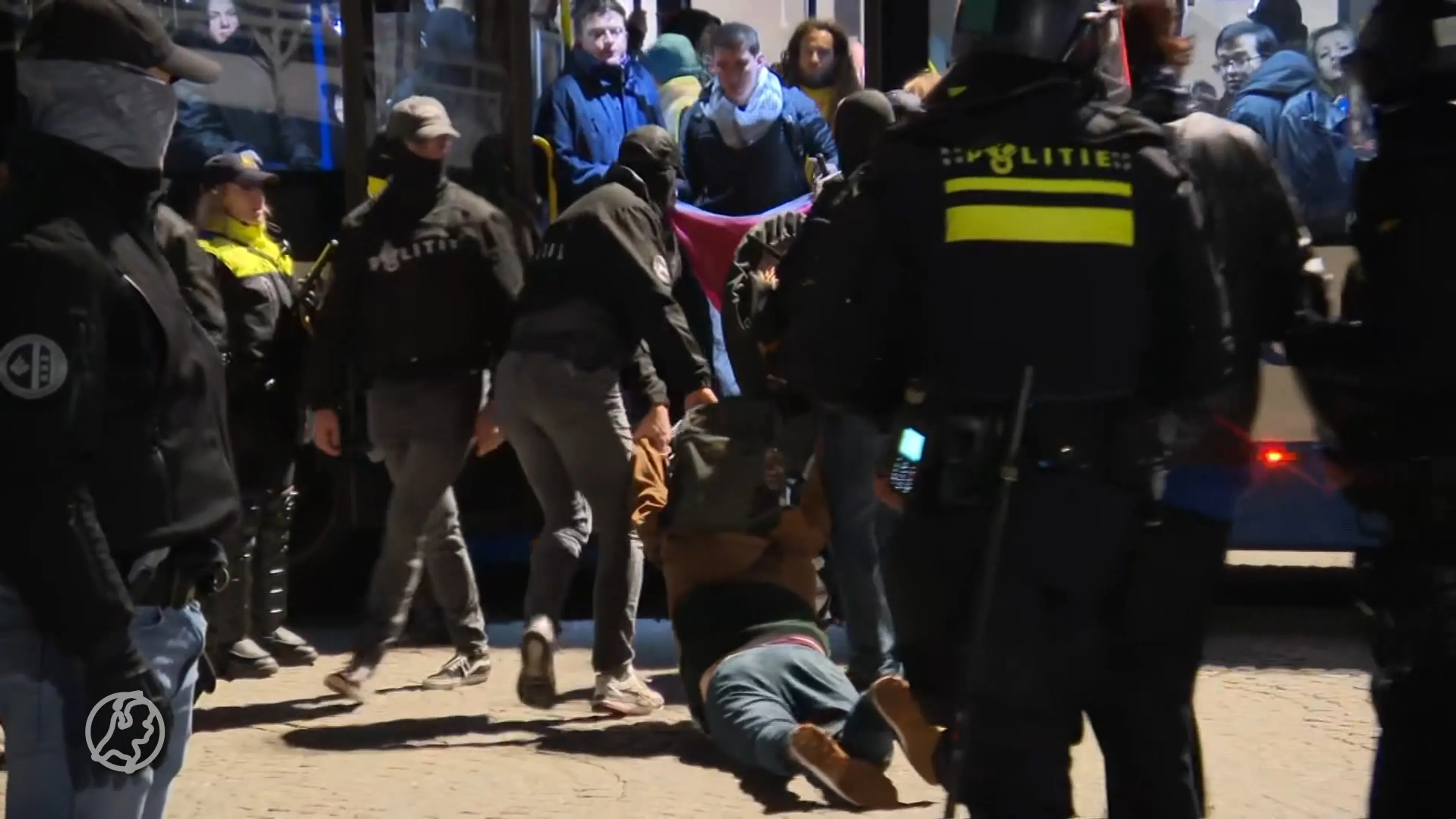 Pro-Palestijnse demonstranten doen aangifte van politiegeweld na verboden protest op Dam