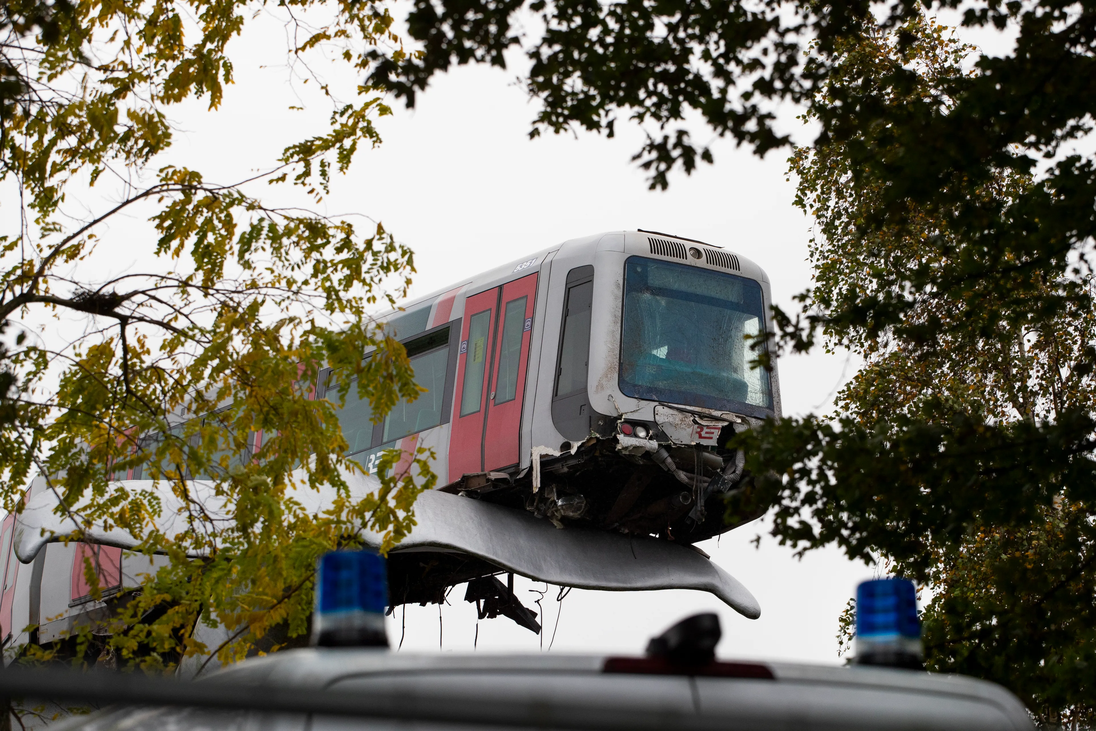 Doorgeschoten metro Spijkenisse trekt veel ramptoeristen: 'Hoe krijg je het voor elkaar?'