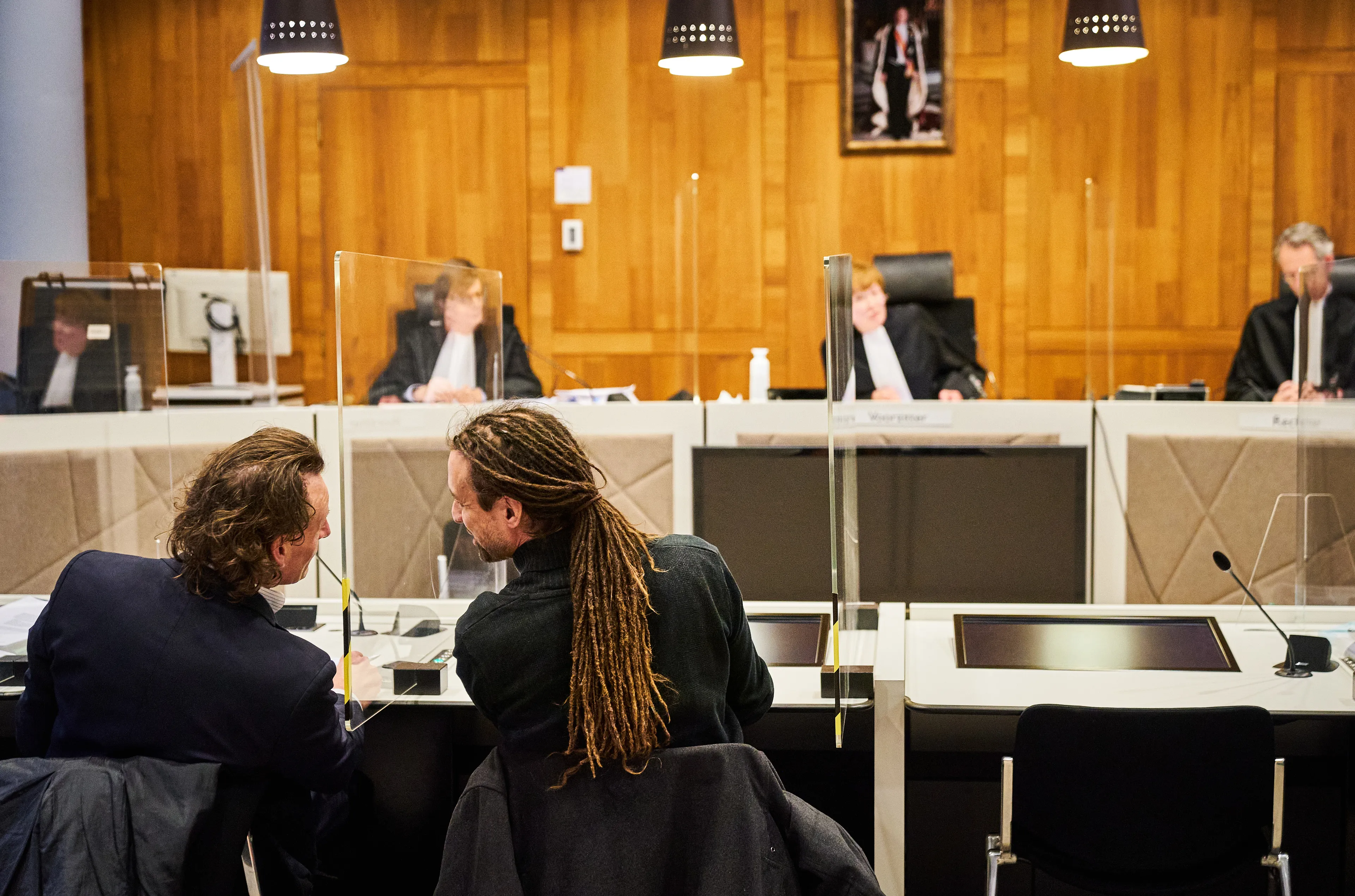 Wrakingsverzoek van Viruswaarheid in zaak avondklok afgewezen, zaak hervat