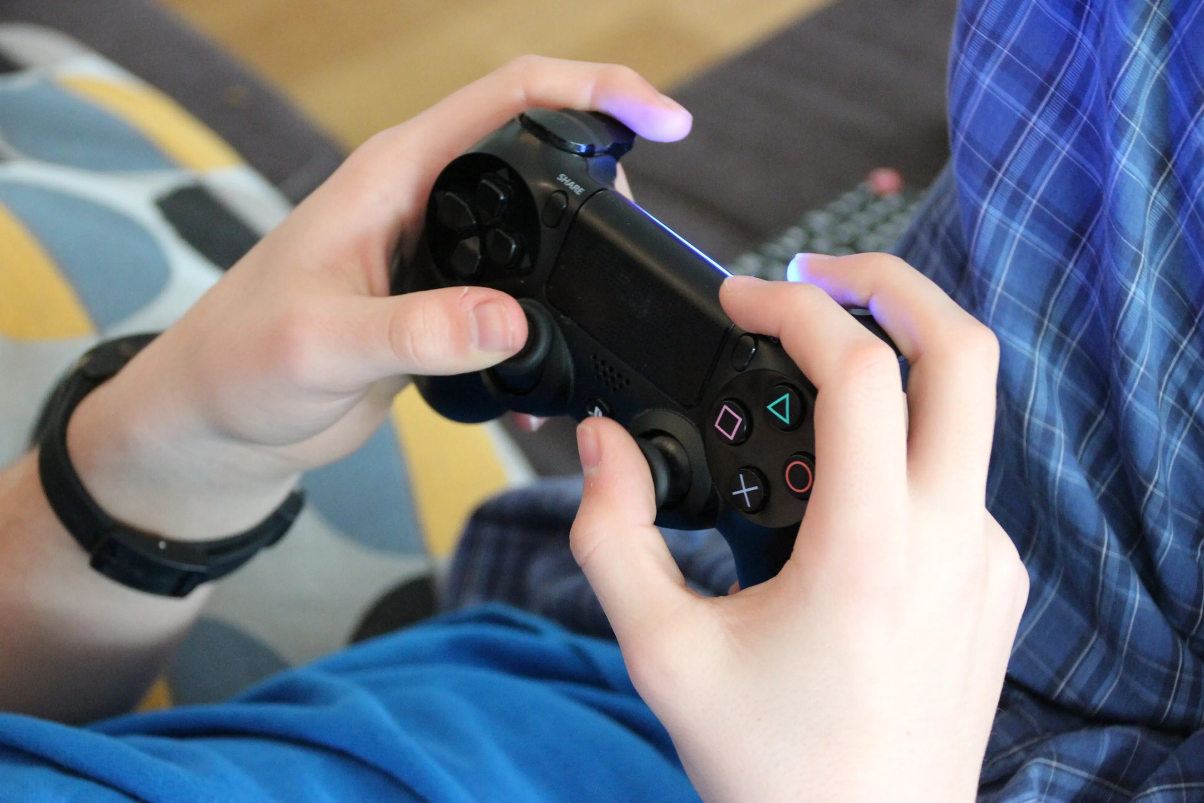Politie treedt op als scheidsrechter na uit de hand gelopen potje FIFA