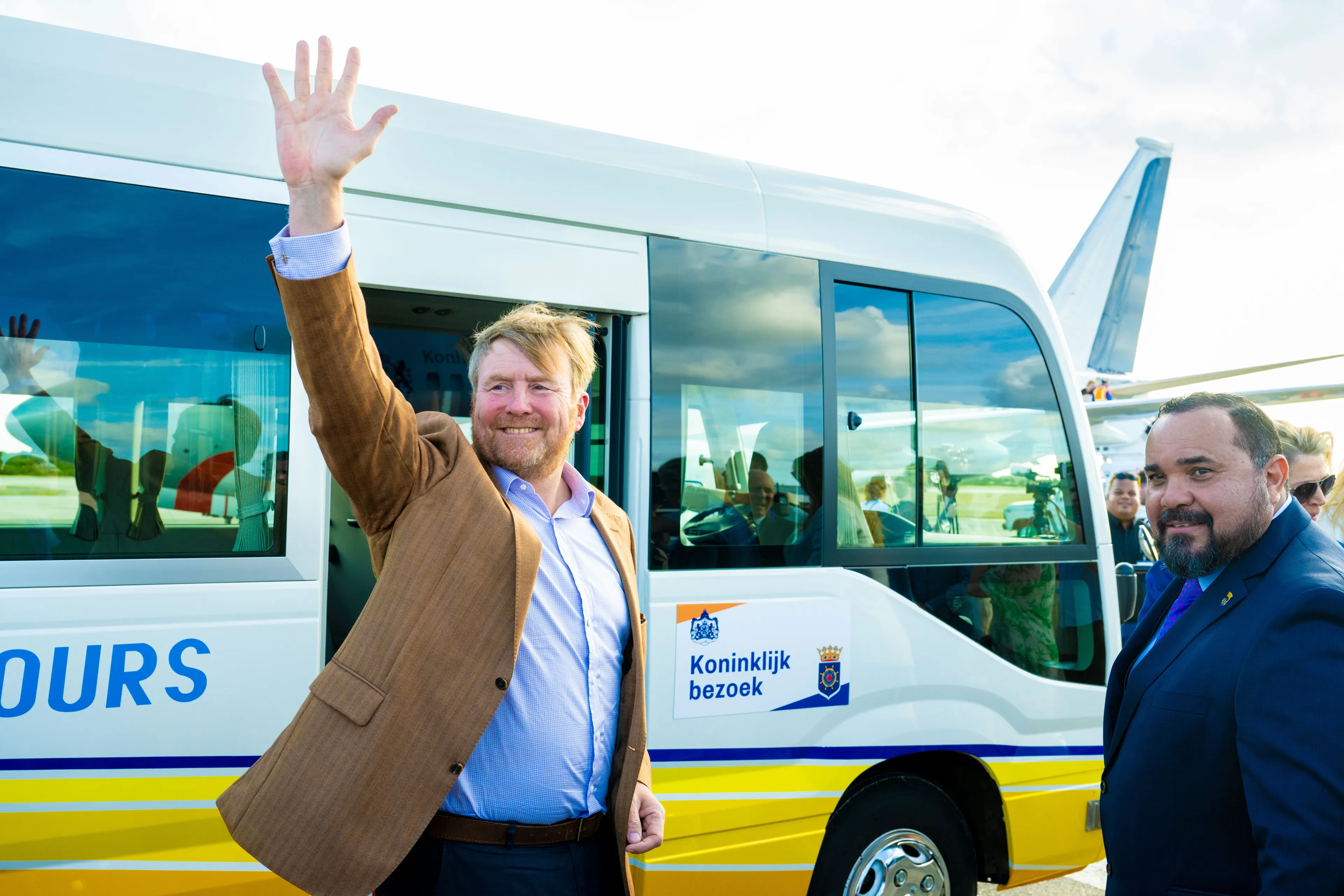 Koning Willem-Alexander onder vuur vanwege beschildering zwarte vrouw