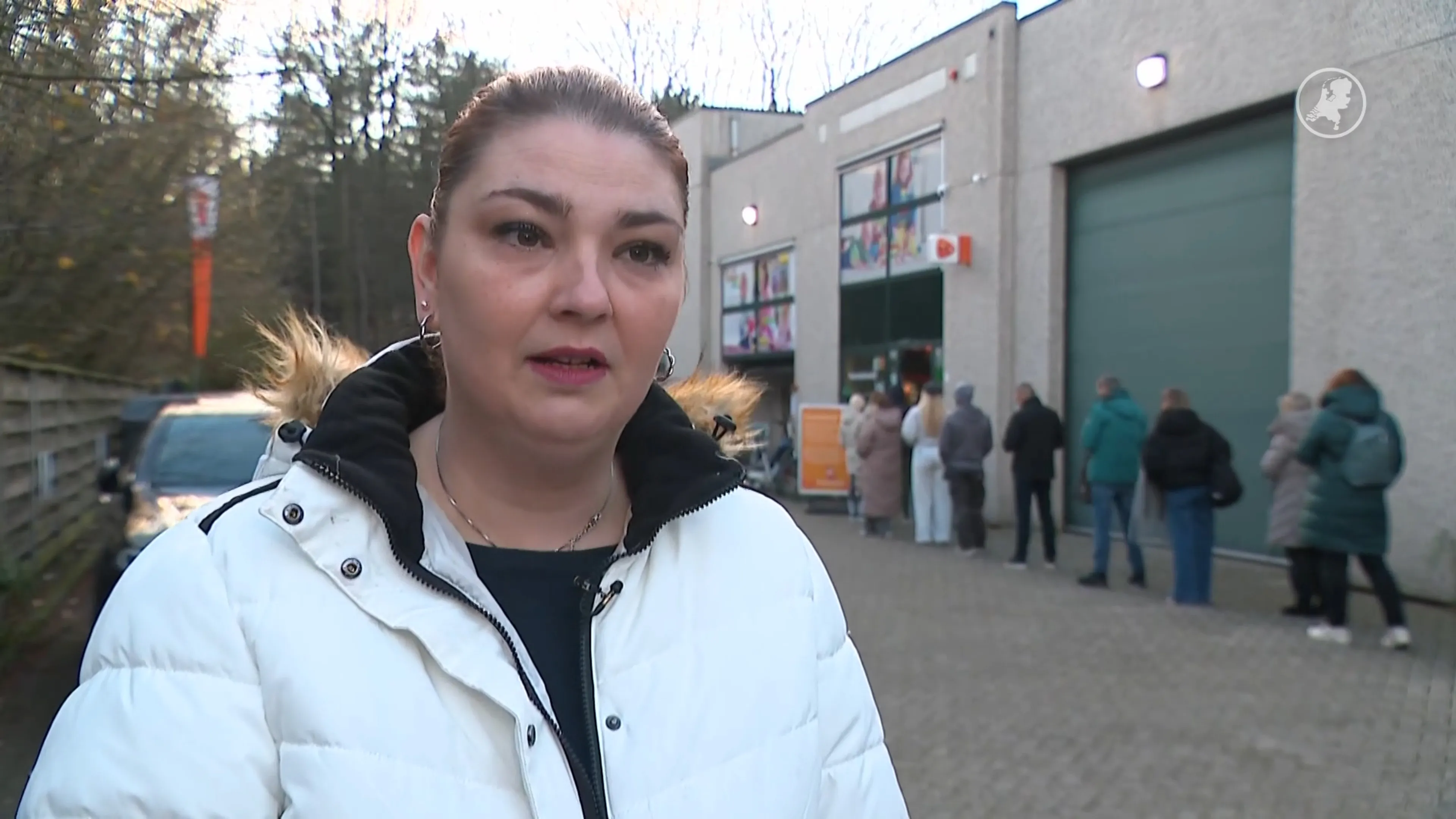 Medewerkers pakketpunt Tilburg onder politiebegeleiding naar huis: 'Ik sla je op je bek'  