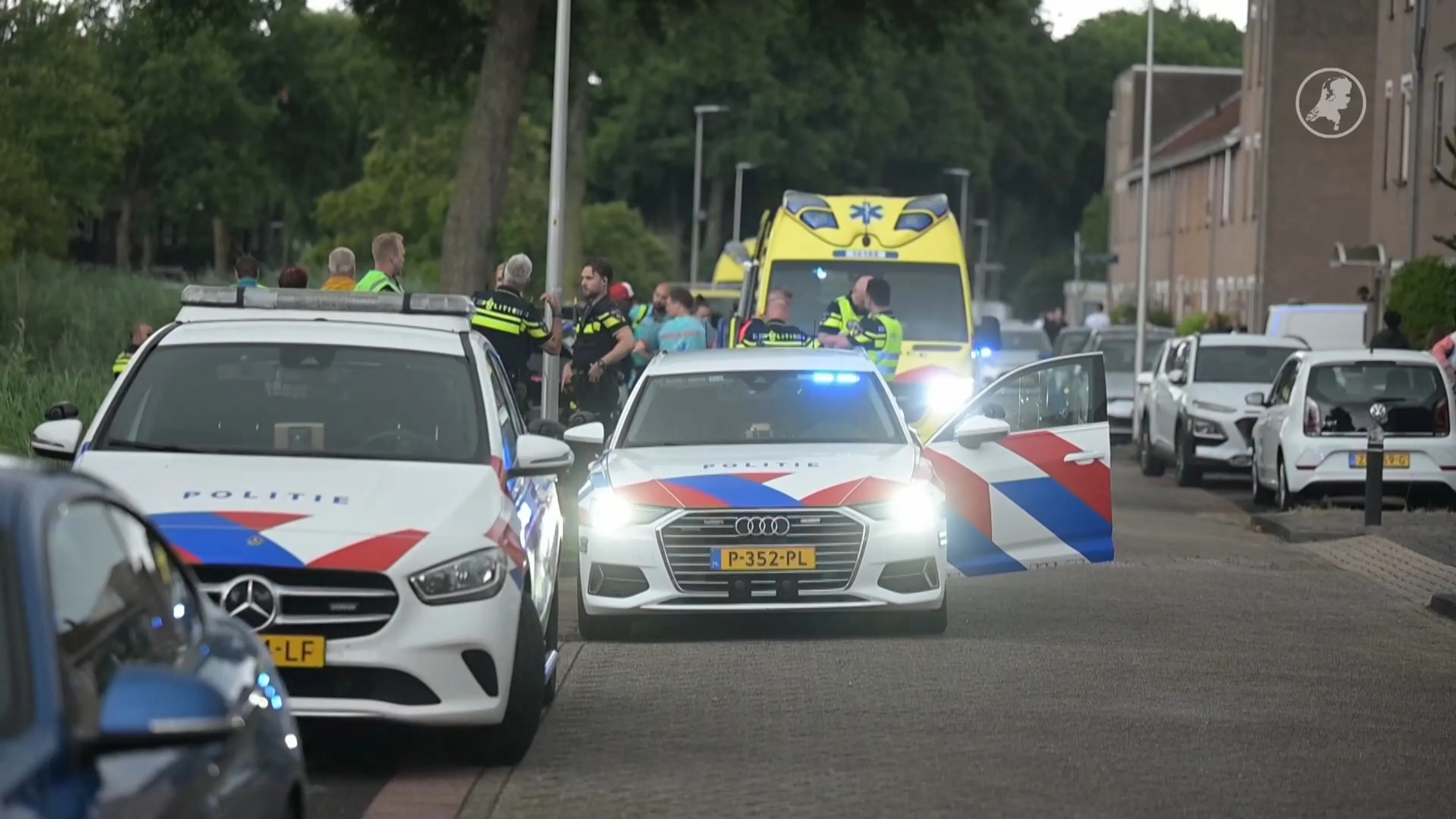 Kind naar het ziekenhuis na val in sloot in Alphen aan den Rijn