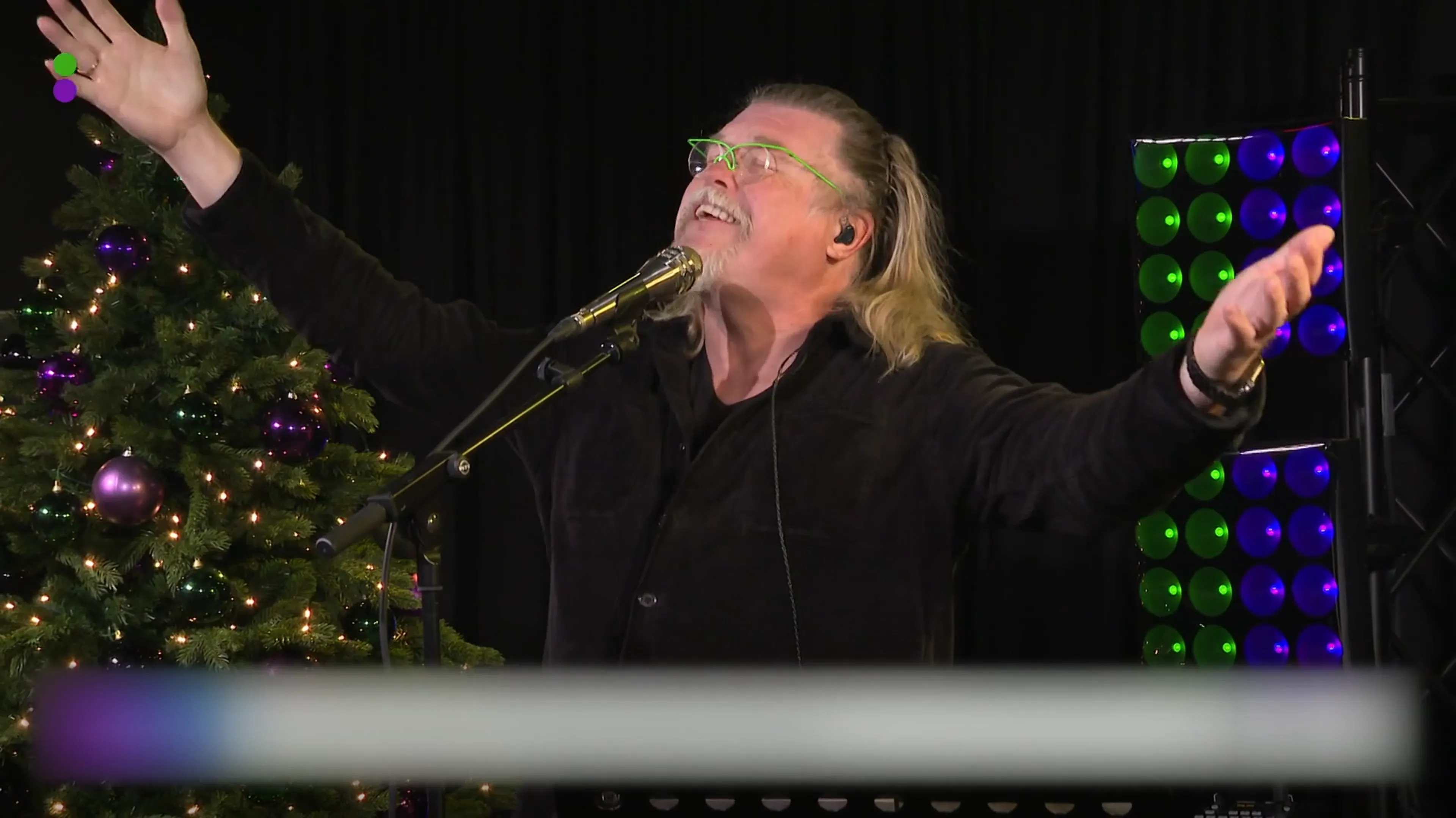 René Karst zingt jarige prinses toe: 'Amaliaatje voor de sfeer'