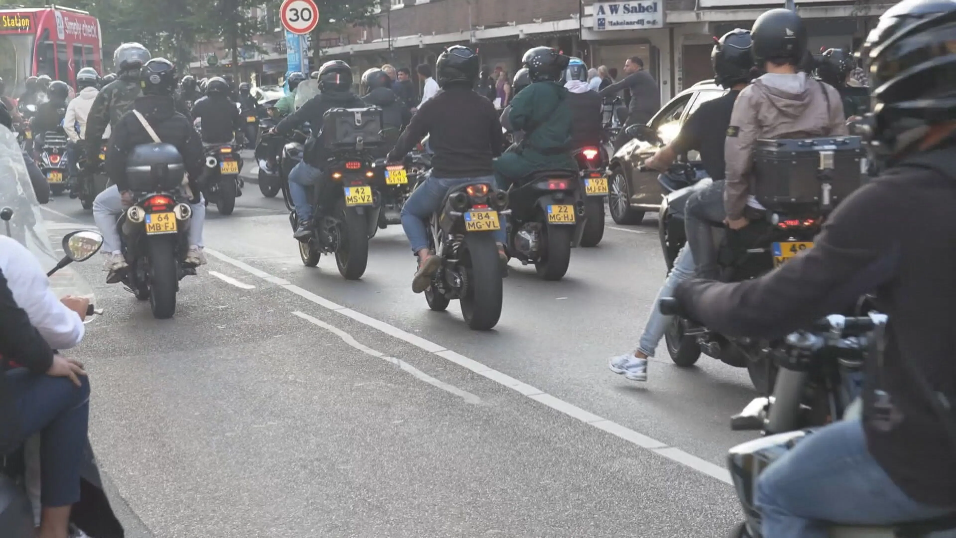 Grote ride-out voor op straat doodgestoken Amsterdammer (23)