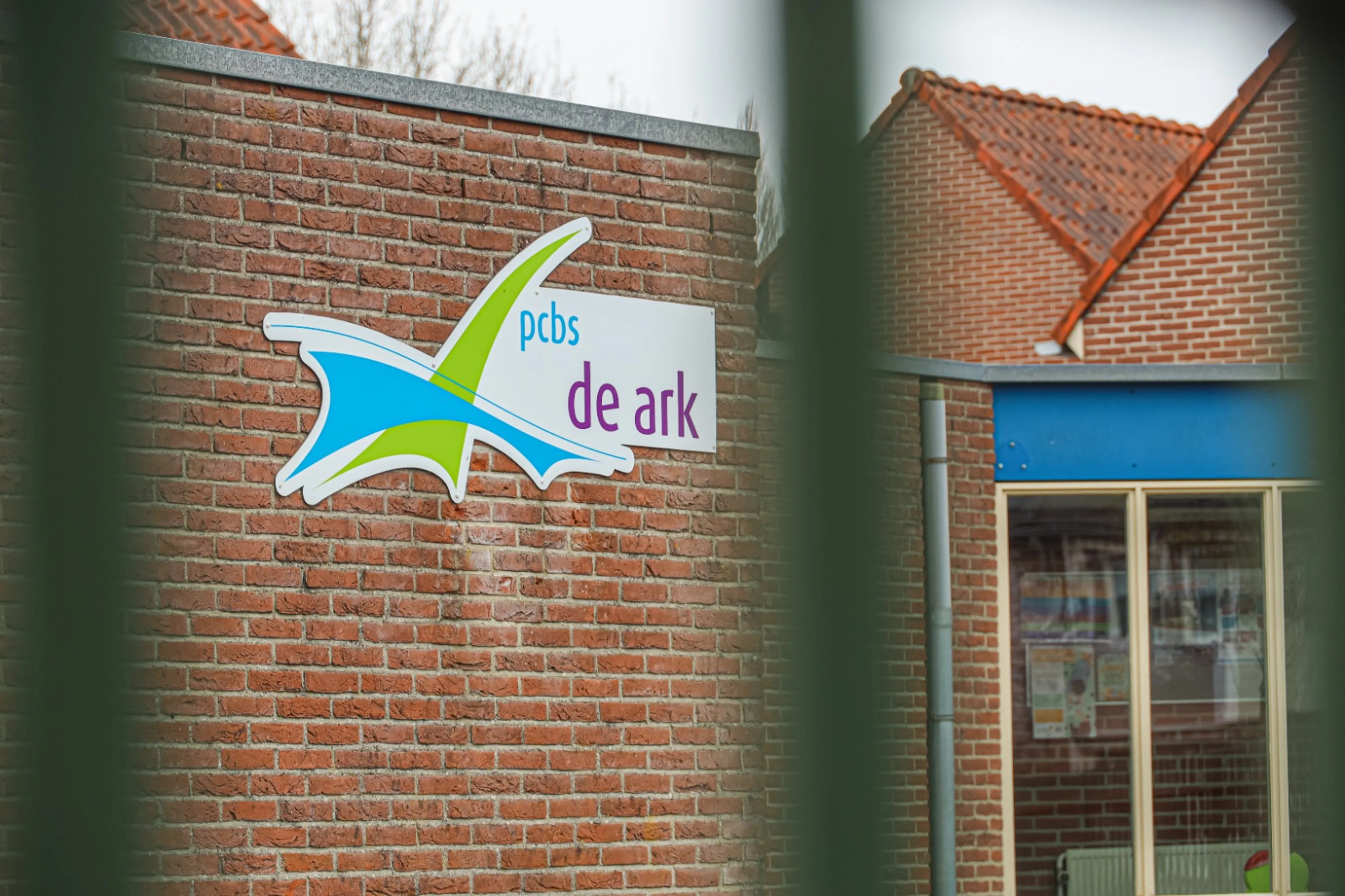 Basisschool in Huizen krijgt 'verontrustende mail' en blijft dicht