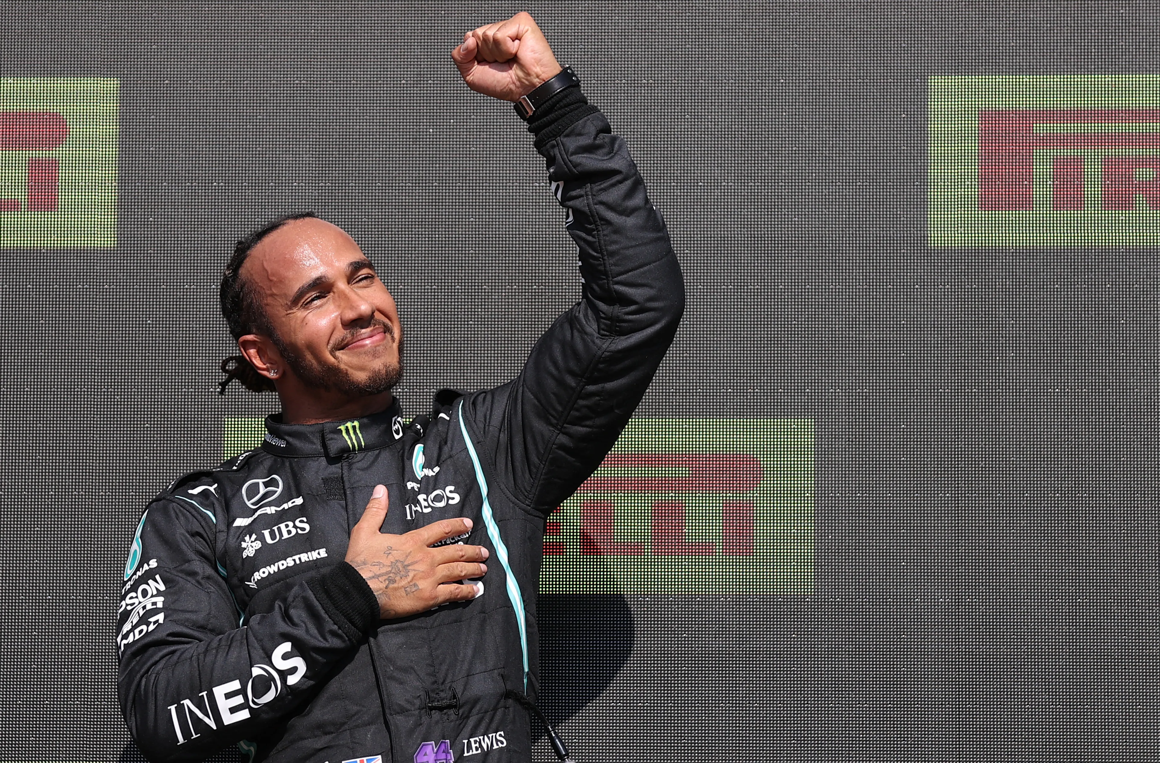 Formule 1-coureur Lewis Hamilton stapt volgend jaar over van Mercedes naar Ferrari