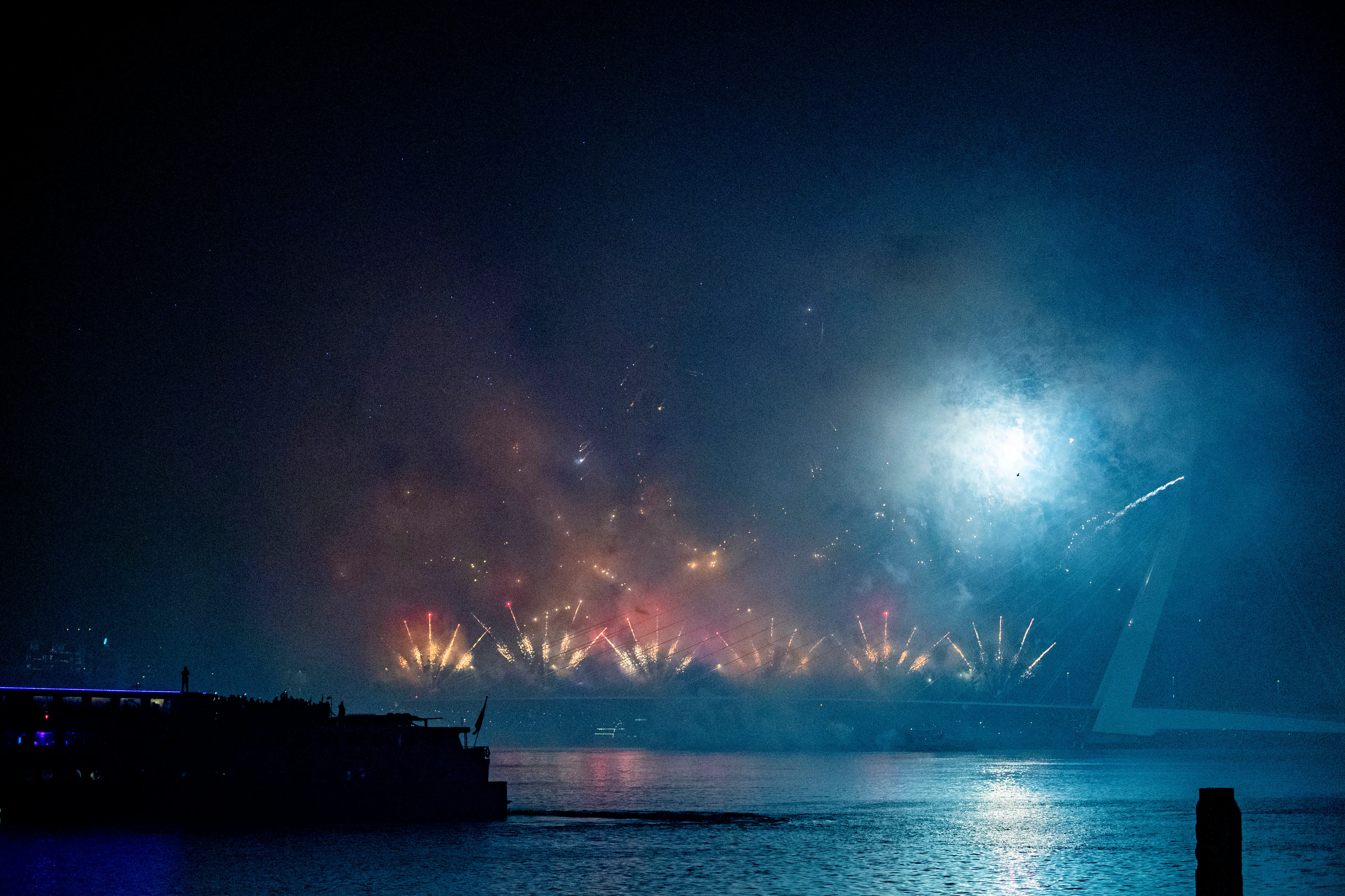 Het jaar 2020 is begonnen: ongelukken, branden, mist en vuurwerk tijdens de jaarwisseling