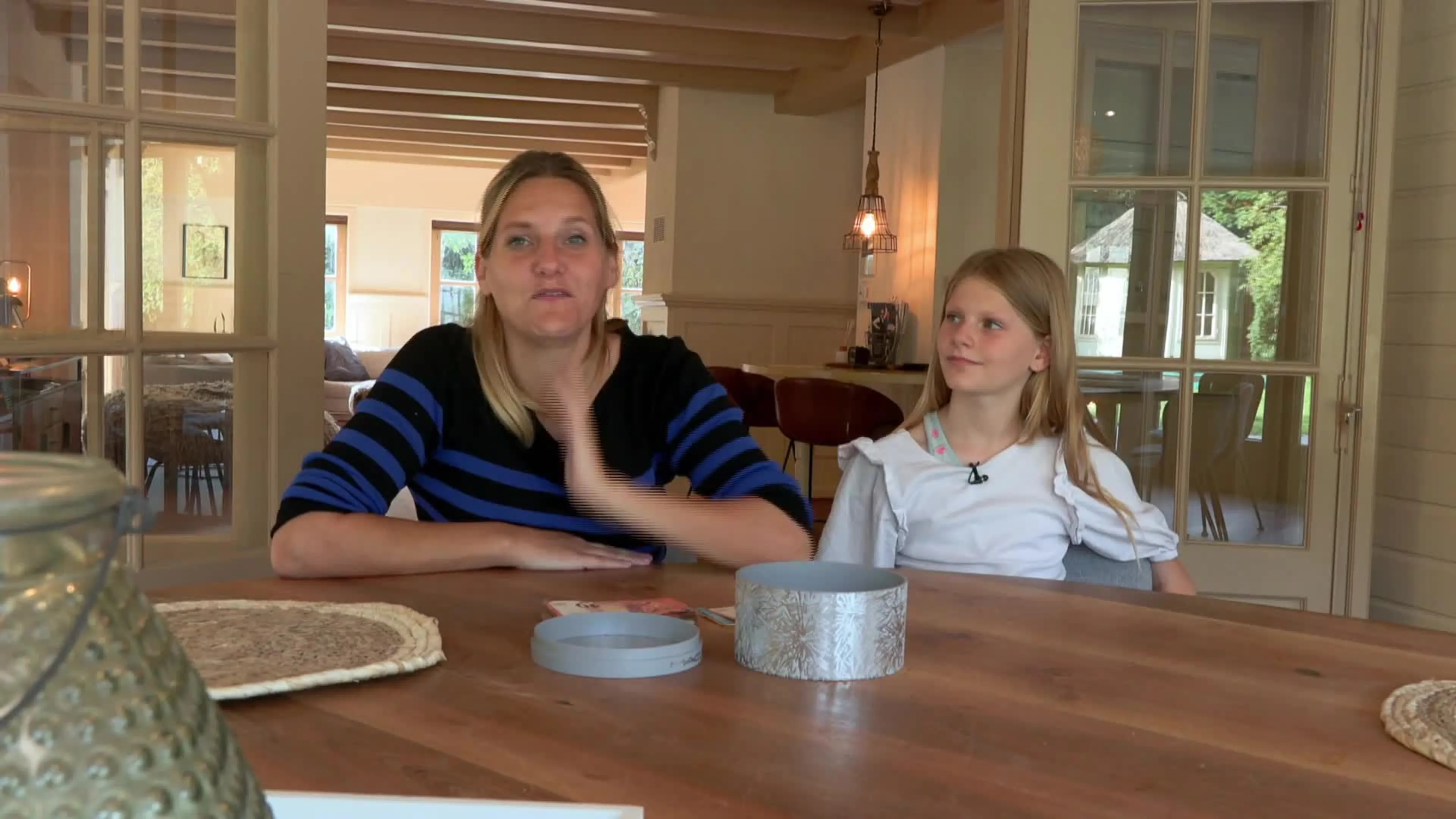 Emotionele aflevering van Steenrijk, Straatarm: samen statiegeldflessen ophalen voor snoep
