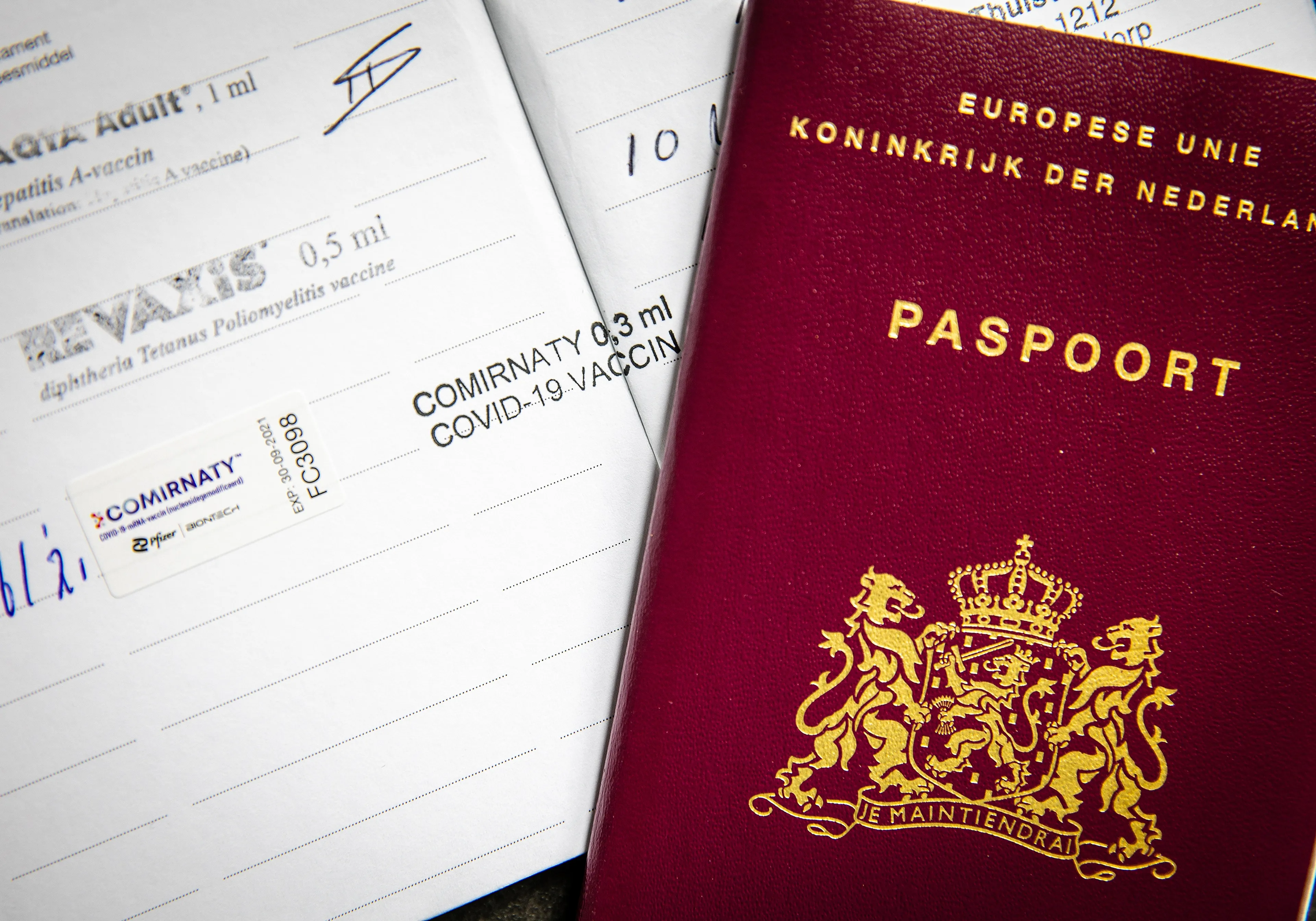 'Structurele problemen' bij uitgifte paspoorten door corrupte ambtenaren