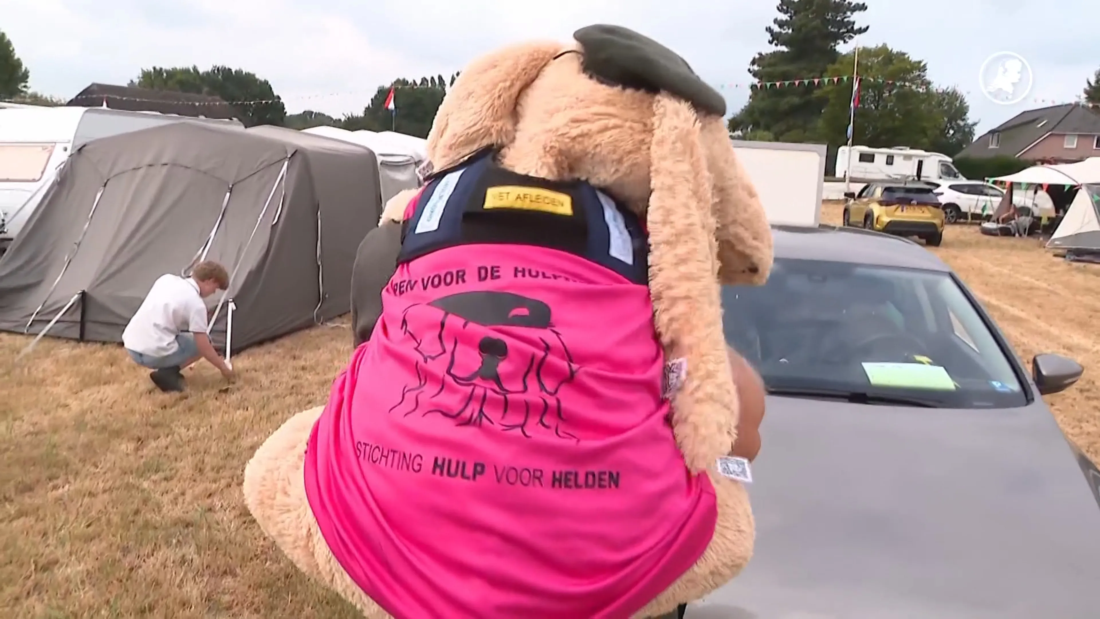 'Knuffelwandelaar' Alexander loopt 4Daagse met bijzonder doel