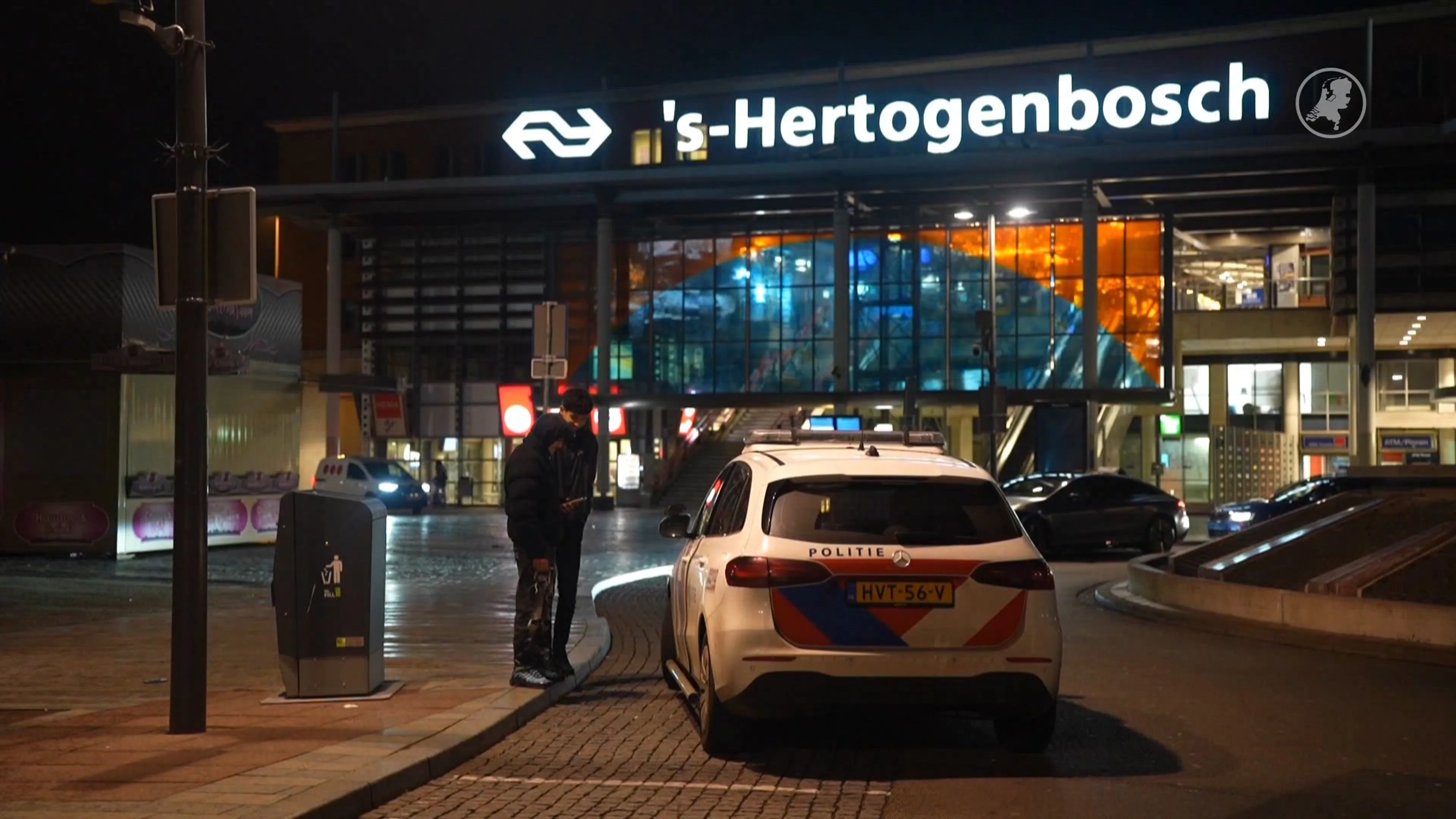 Man gewond bij ongeluk met wegrijdende trein op station Den Bosch