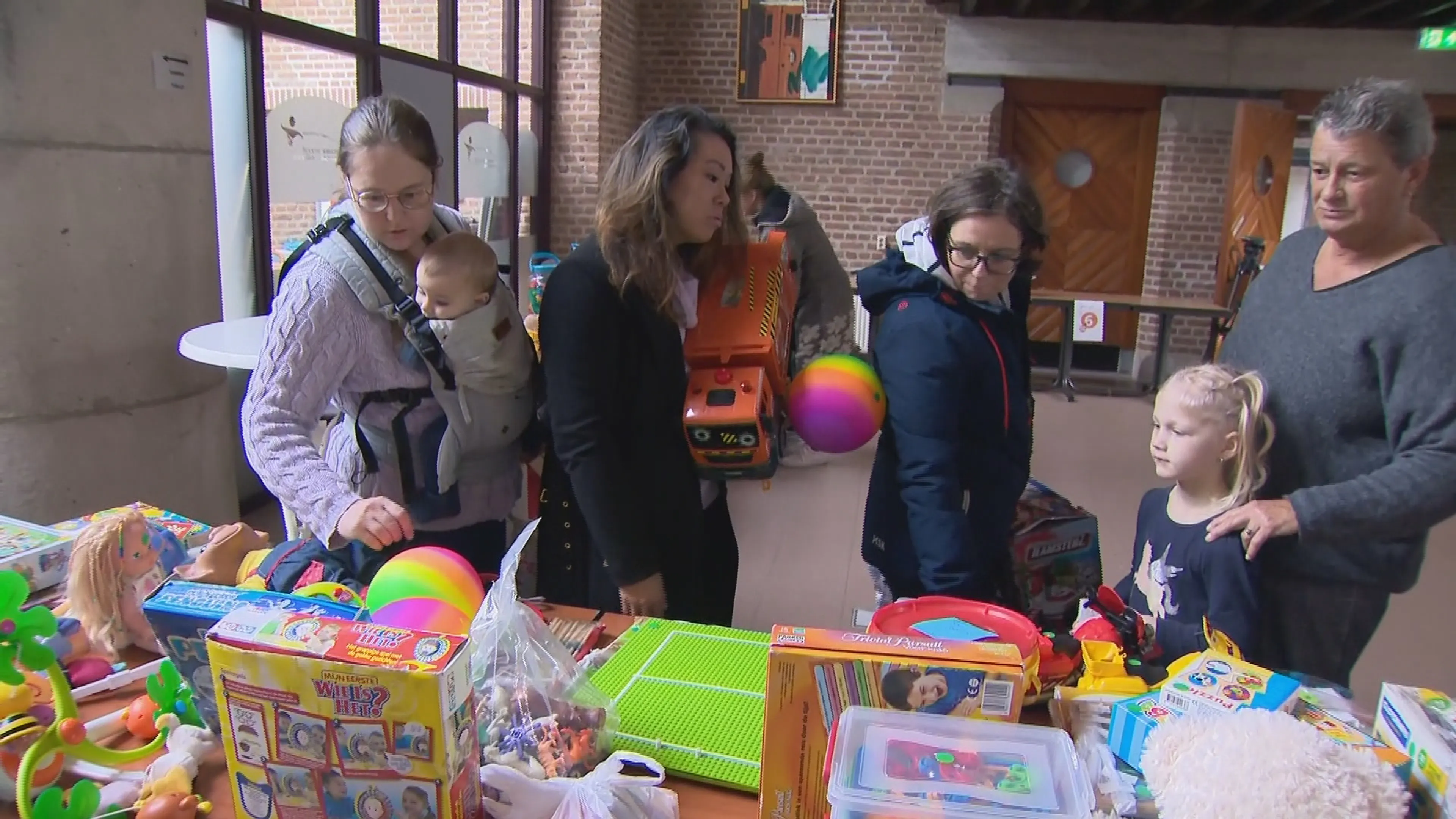 De zak van Sinterklaas voor groot en klein voorzien van geruild speelgoed
