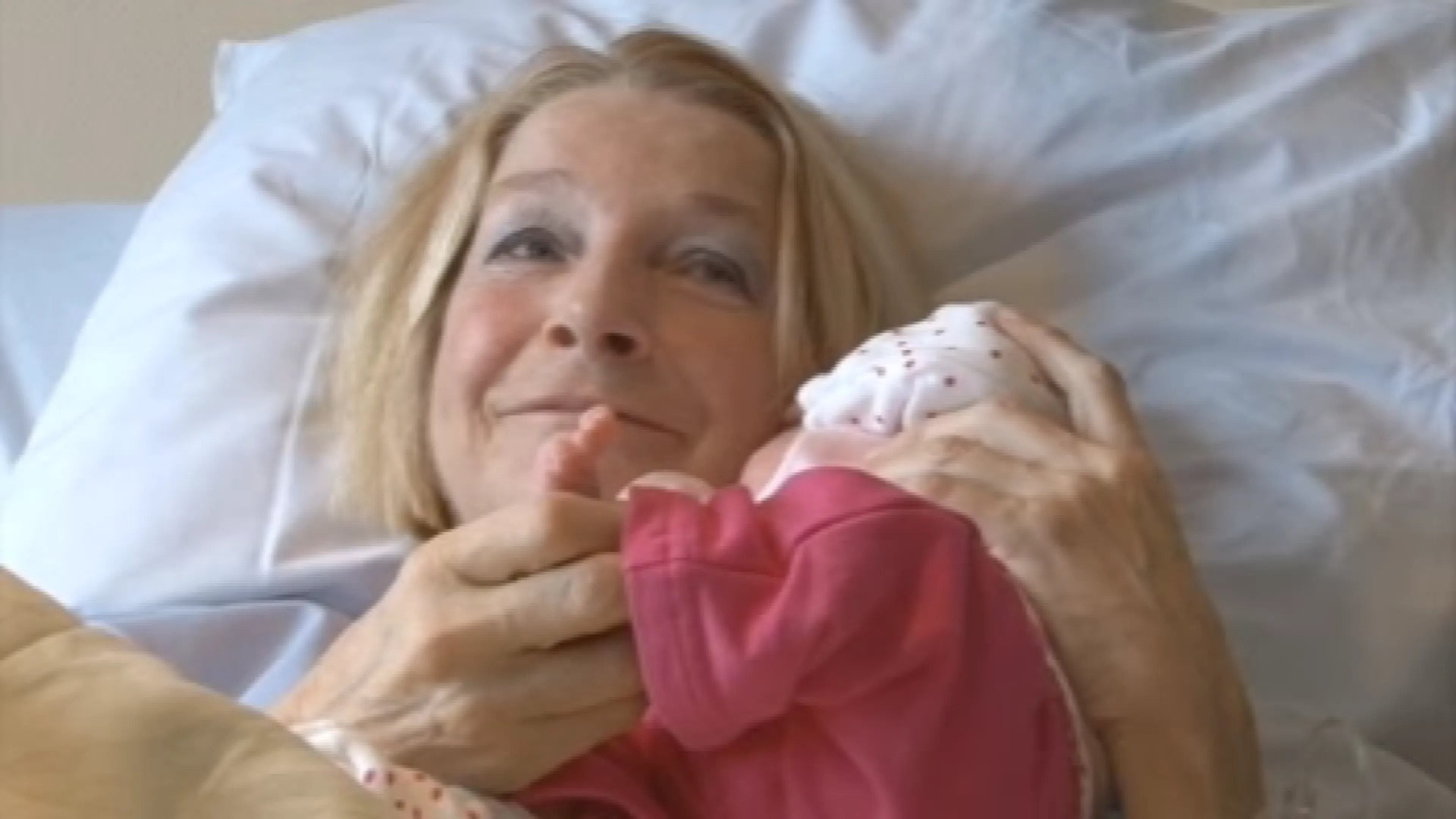 Tineke Geessink overleden, de vrouw die op haar 63e moeder werd