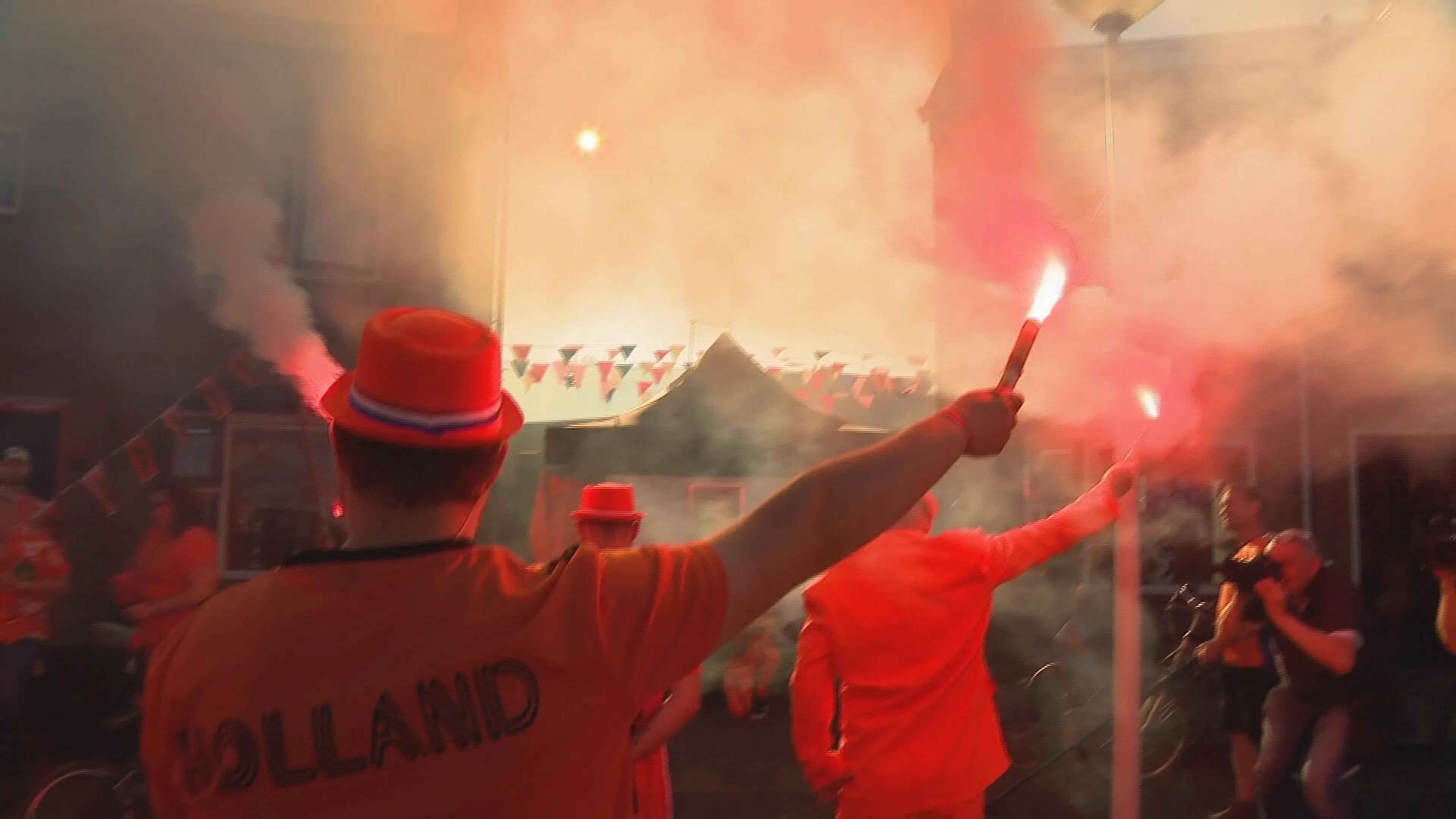 Zoons maken ter nagedachtenis aan vader William nog één keer hele huis oranje