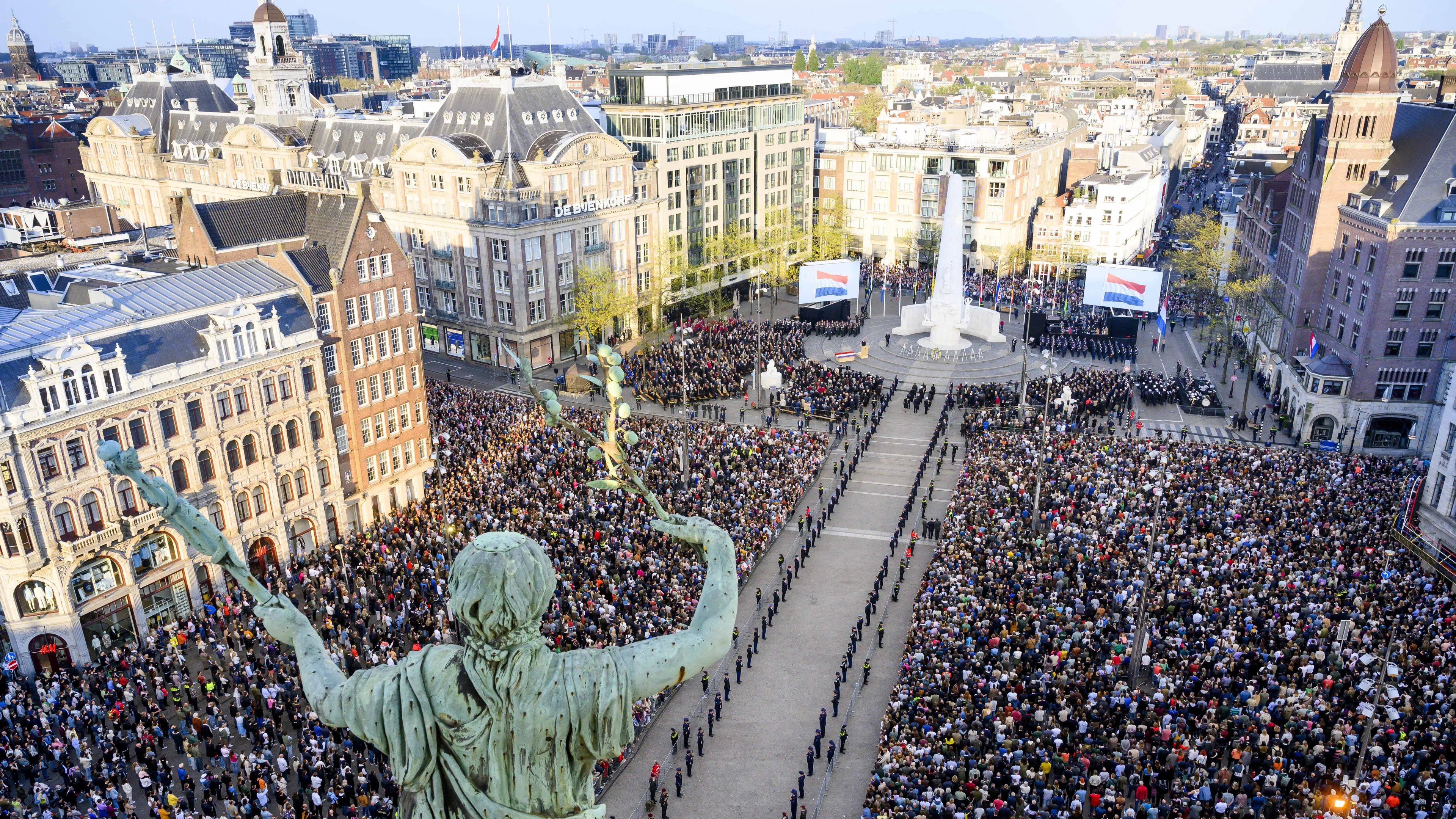 Dodenherdenking alleen voor slachtoffers Tweede Wereldoorlog of meer? Dit vindt Nederland