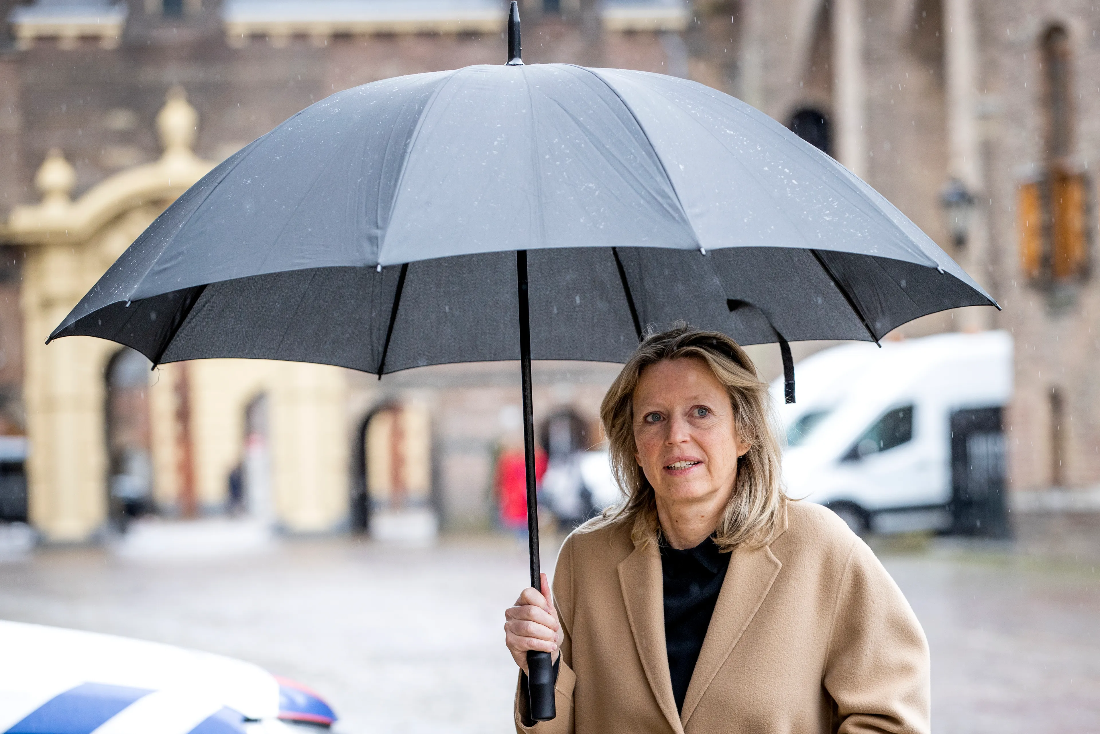 Minister Ollongren positief getest op corona, formatiegesprekken geannuleerd