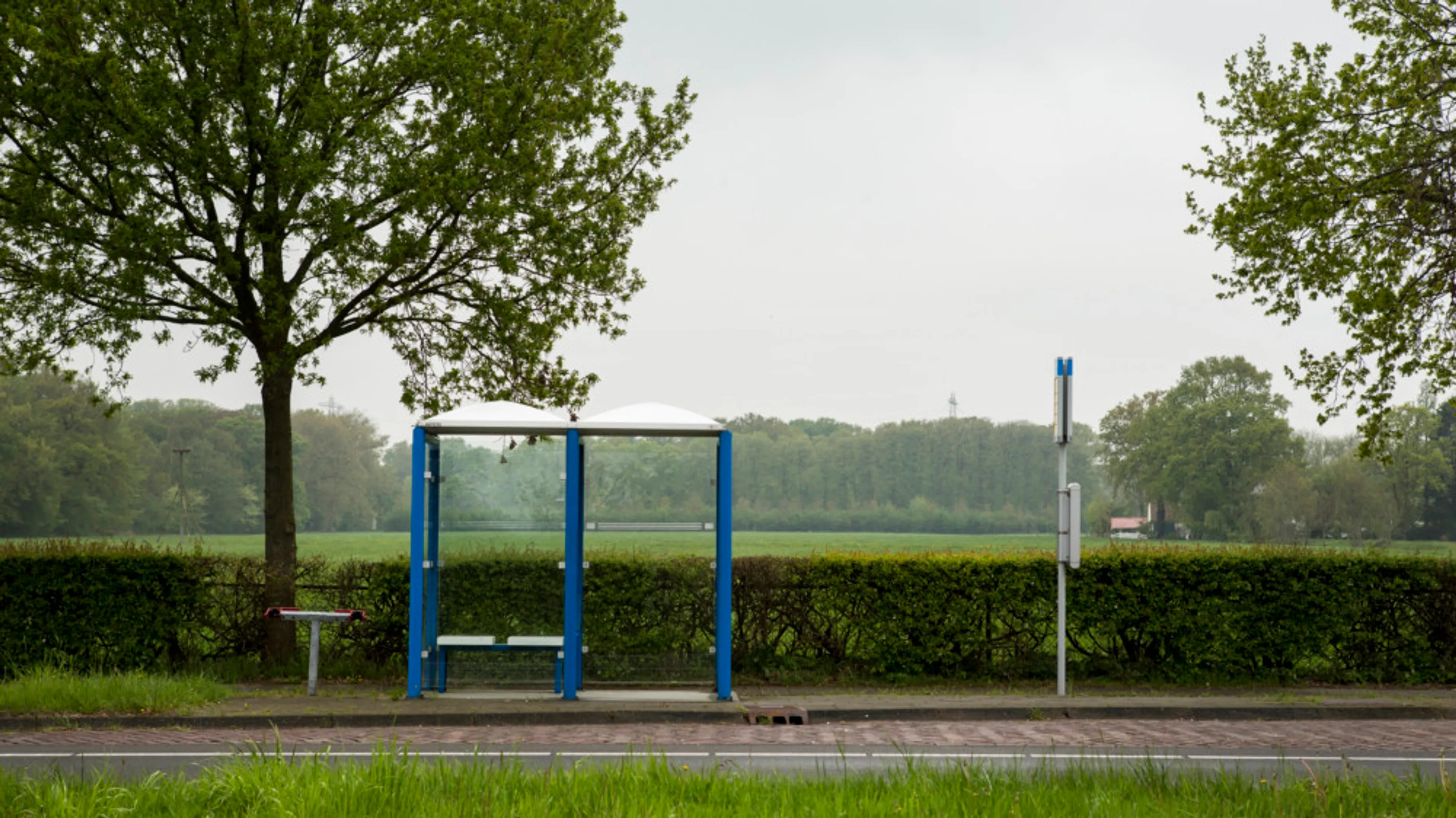 Bewoners kleine plaatsen raken geïsoleerd door verdwijnen buslijnen, Anouck komt in actie