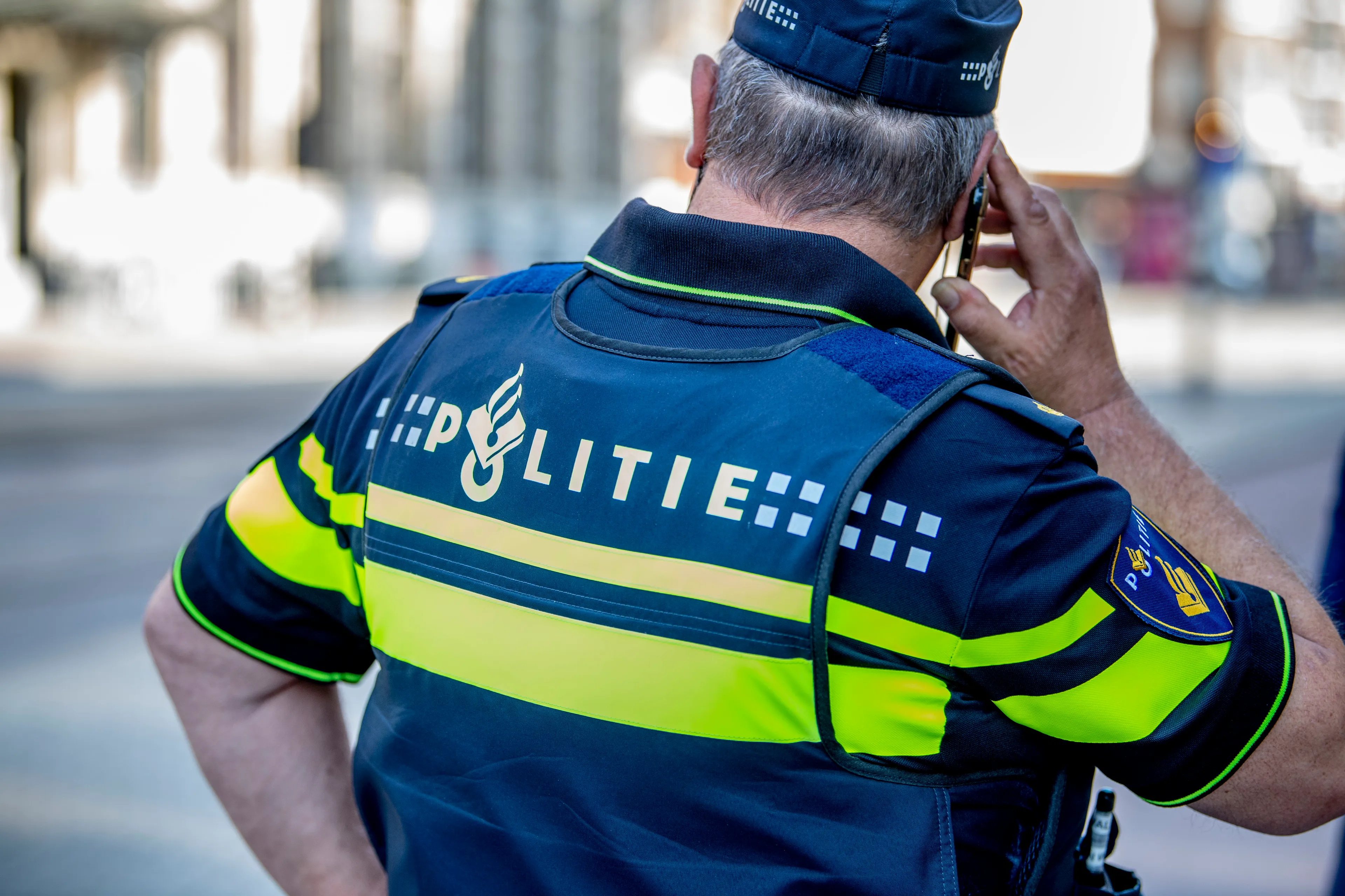 Gewapende overvaller weggejaagd in Amsterdam door gooien meubels