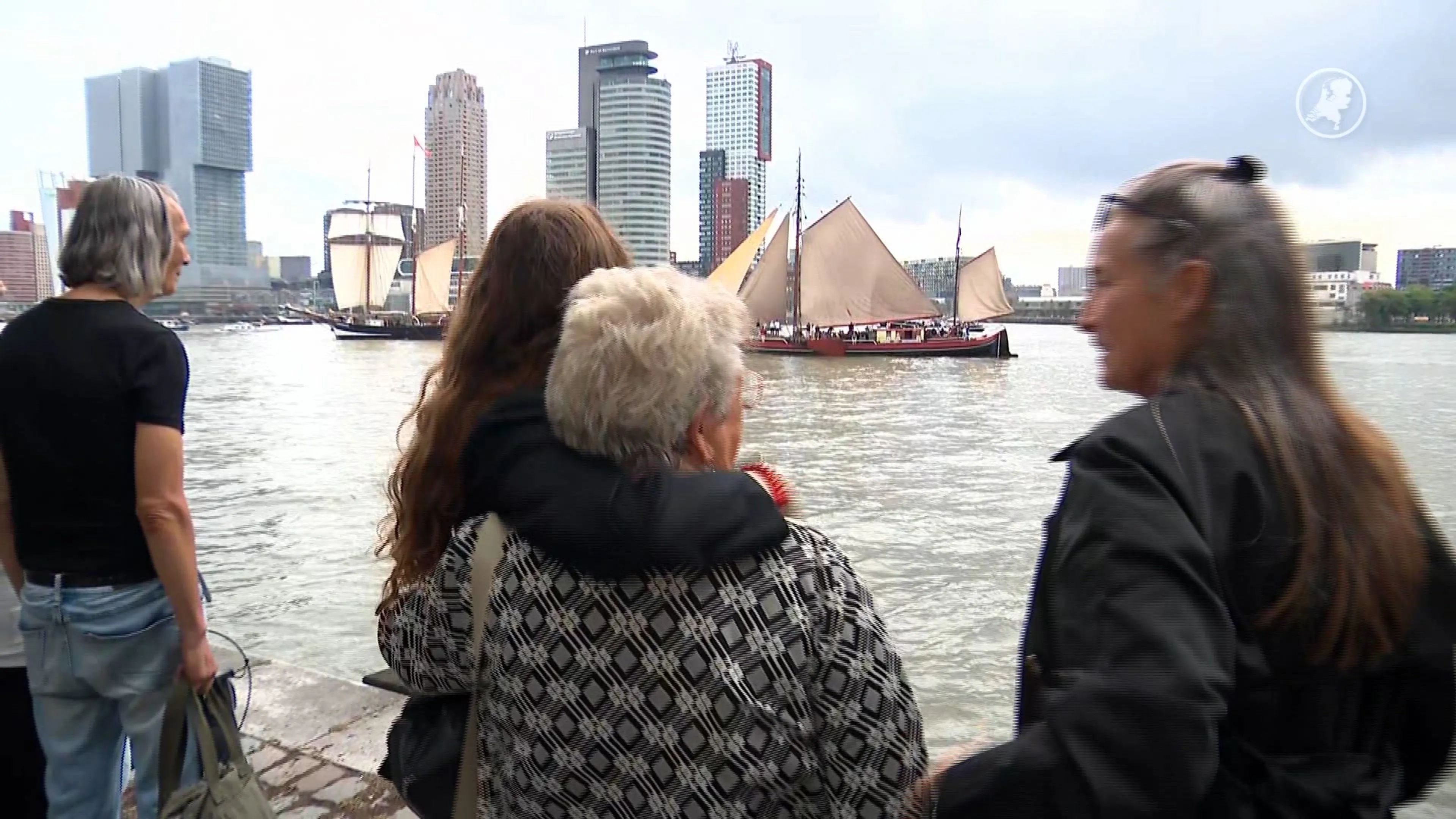 Driemastschoener 'Oosterschelde' feestelijk onthaald in Rotterdamse Veerhaven