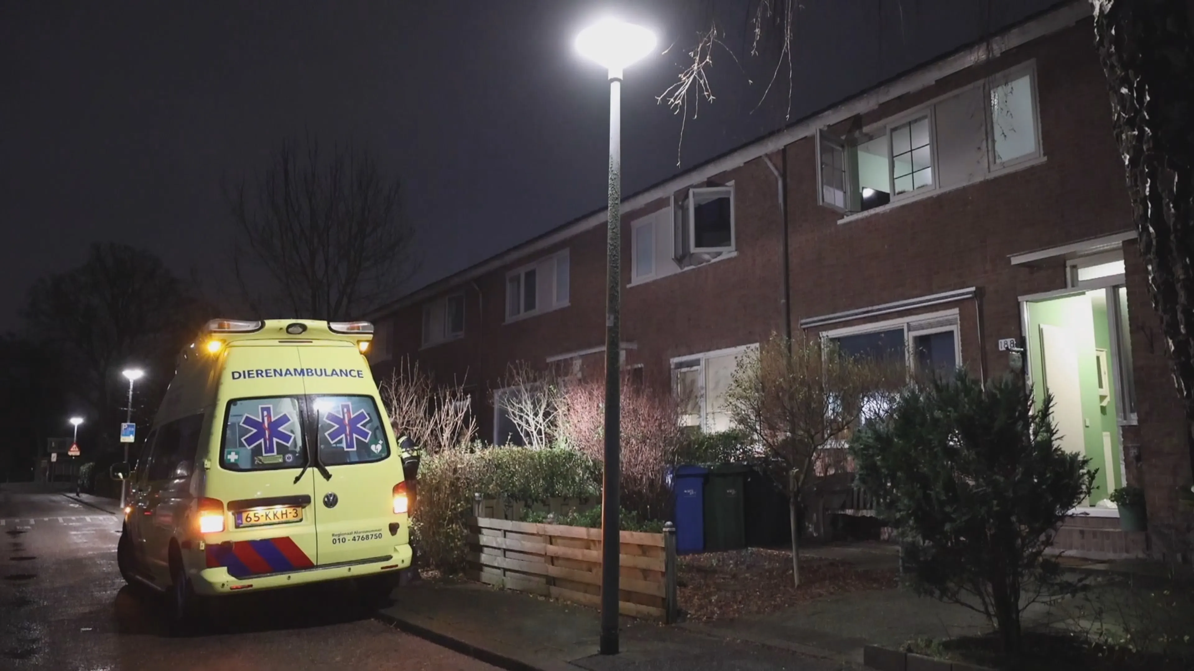 Hond doodgeschoten door agent na aanval op eigen baasjes