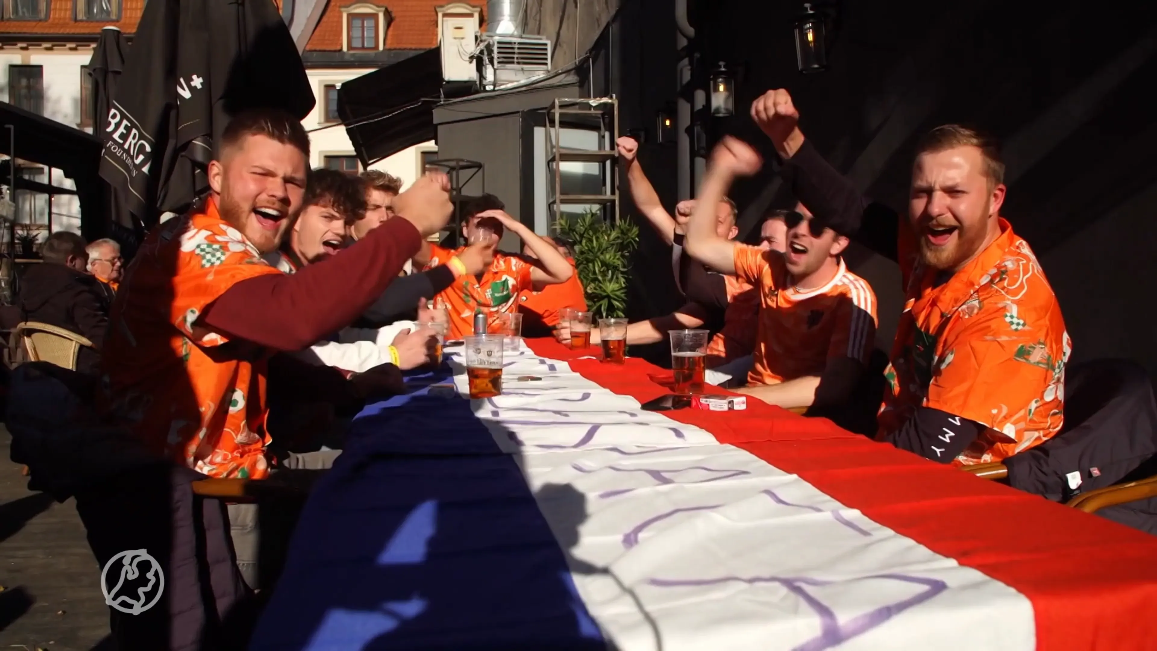 Oranjefans mogen eindelijk weer naar uitwedstrijd: 'We gaan Riga overvallen!'