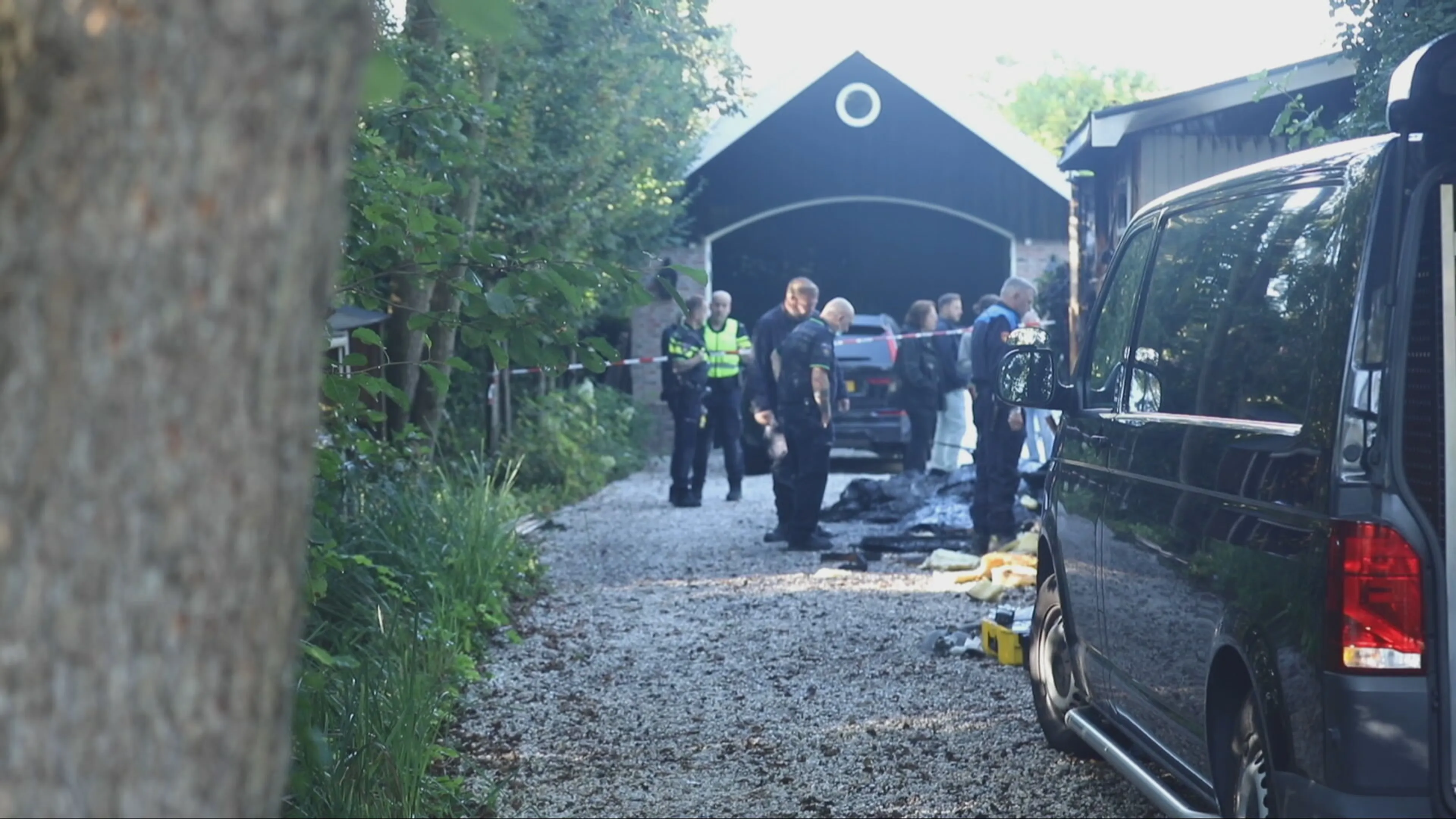 Man (31) overleden bij woningbrand in Kortenhoef