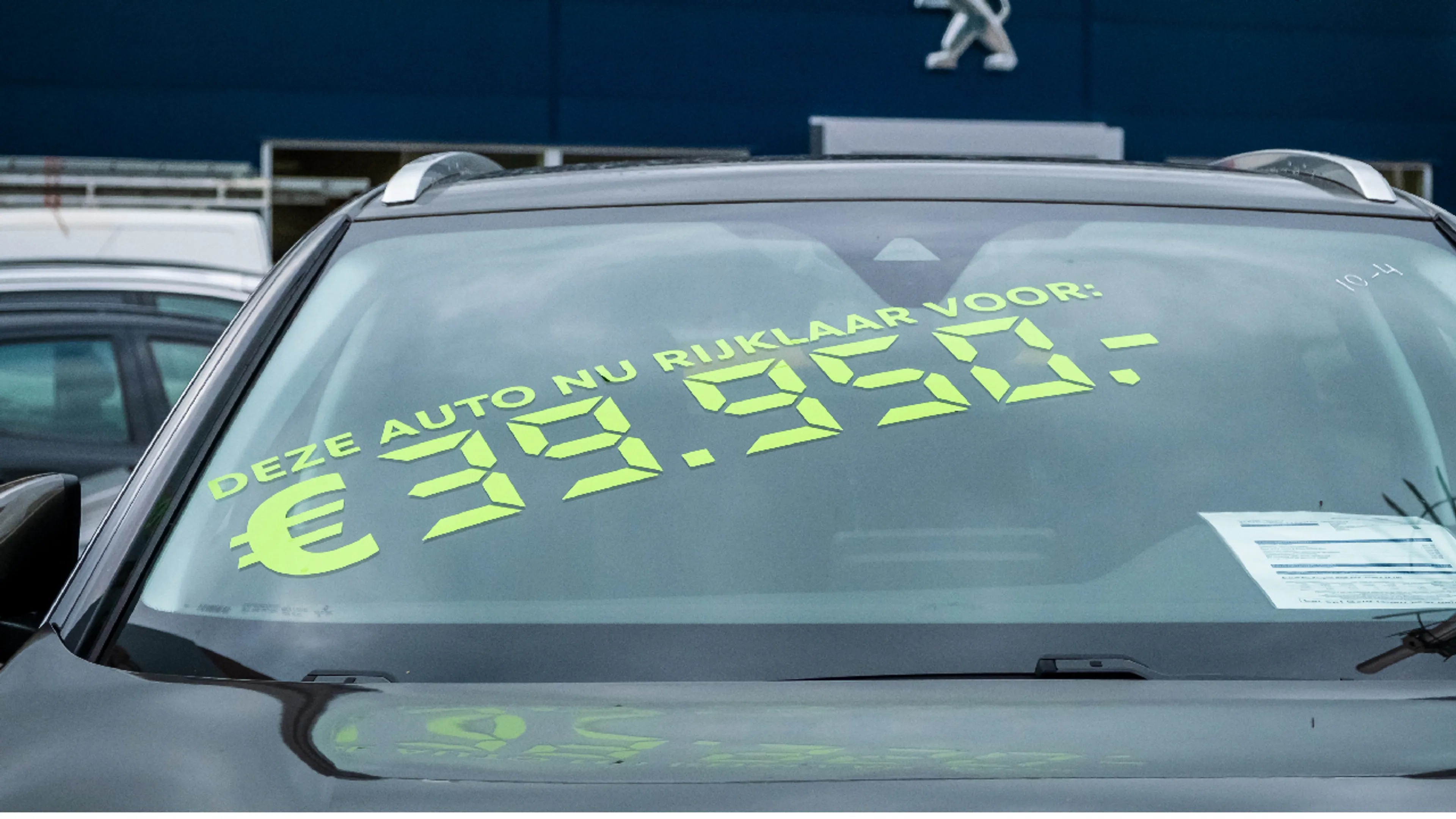 Leveringsproblemen en hoge prijzen: heel Nederland zoekt naar tweedehands auto's