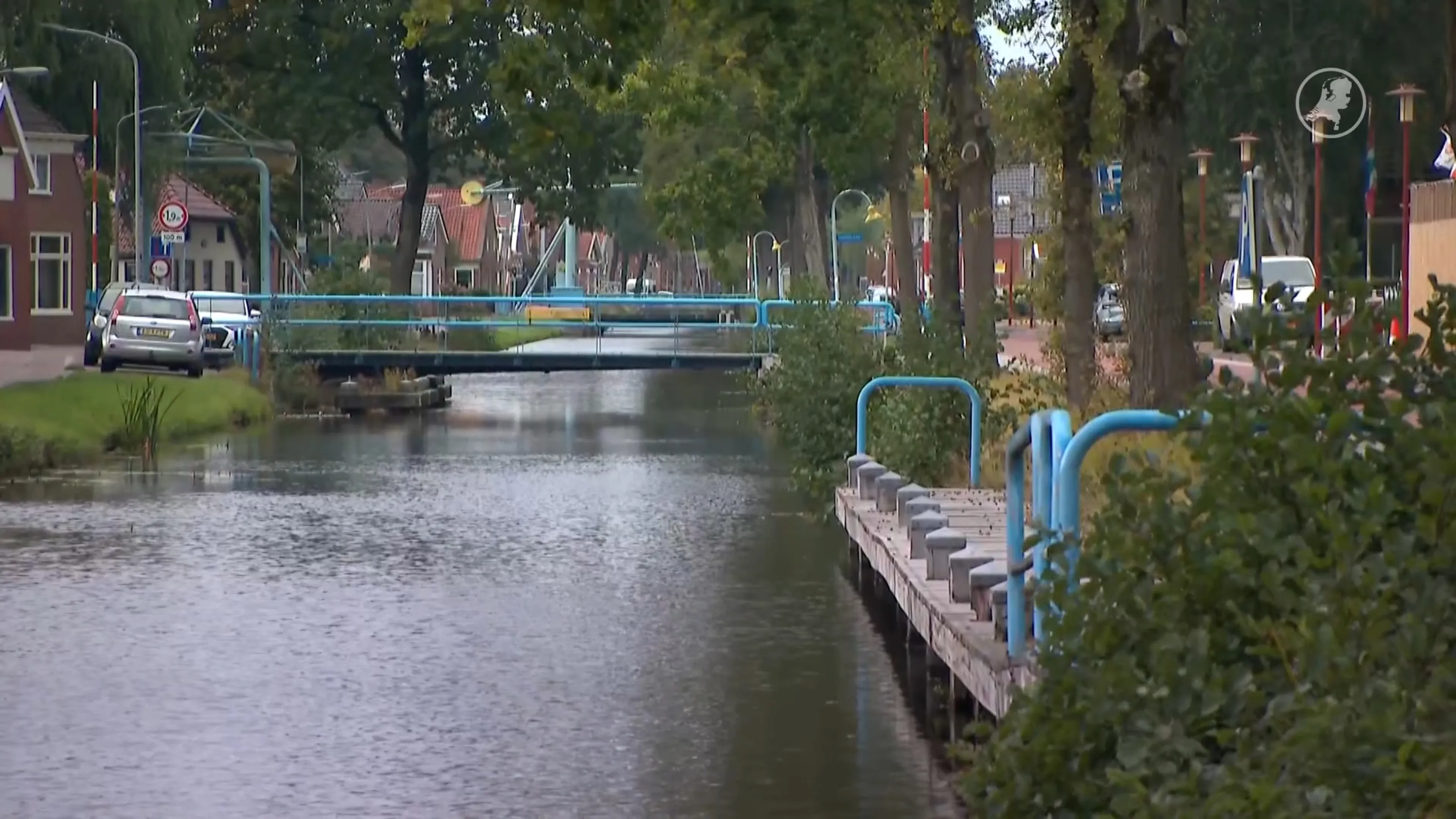 In Pekela wachten ze niet op Den Haag: inwoners knappen zelf bruggen op