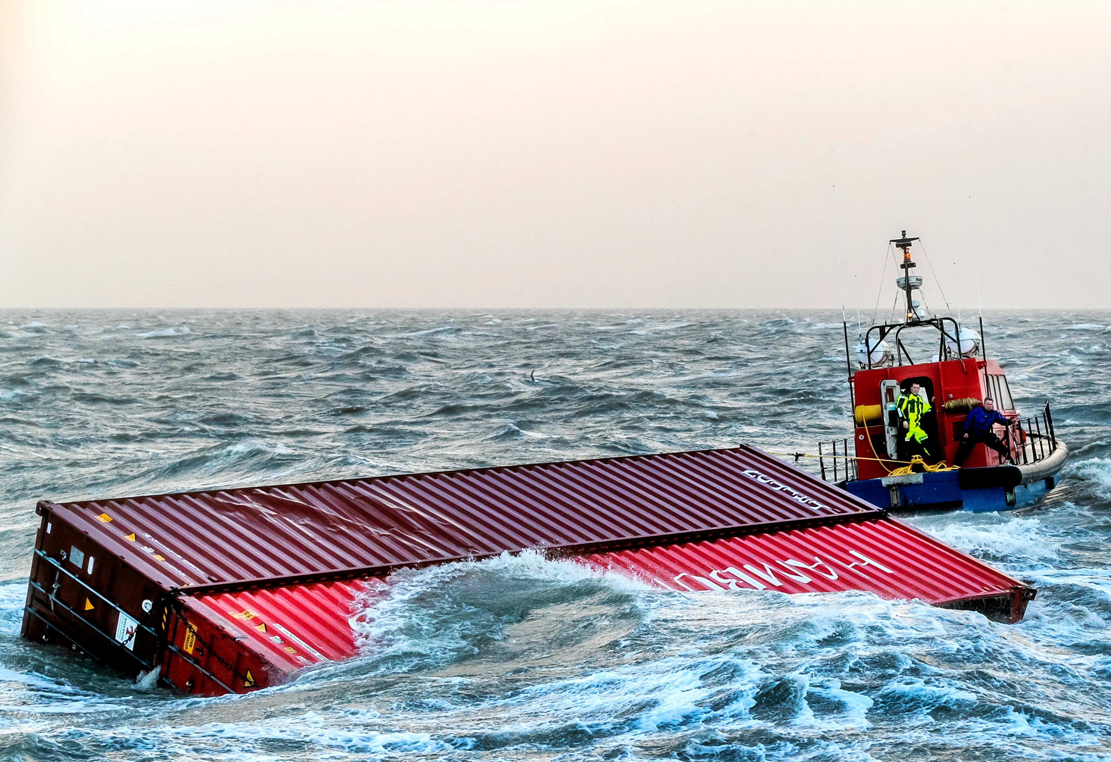 Na 2,5 jaar laatste container van MSC Zoe uit Waddenzee gehaald