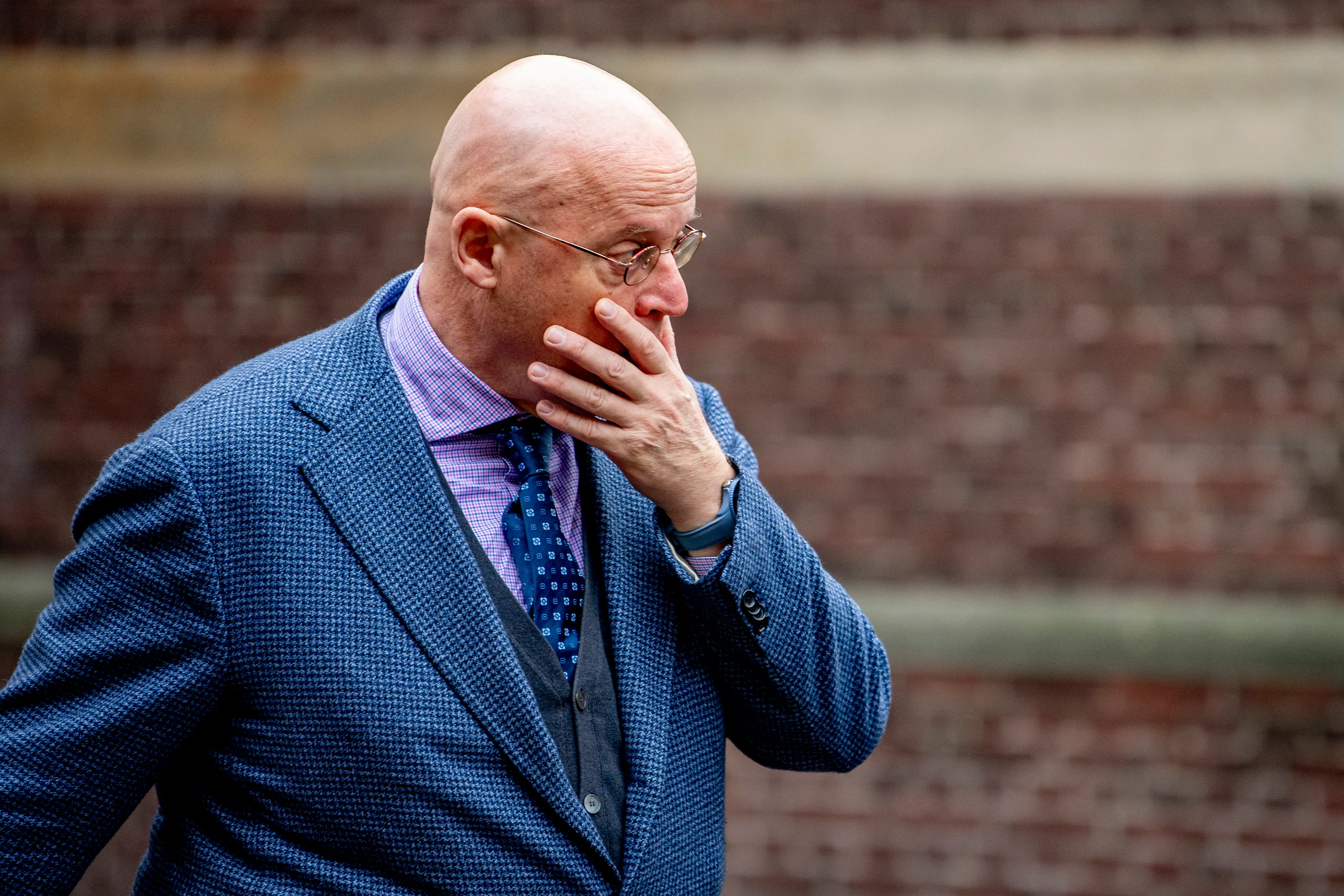 Grapperhaus raakt geëmotioneerd tijdens coronaverhoor over avondklok