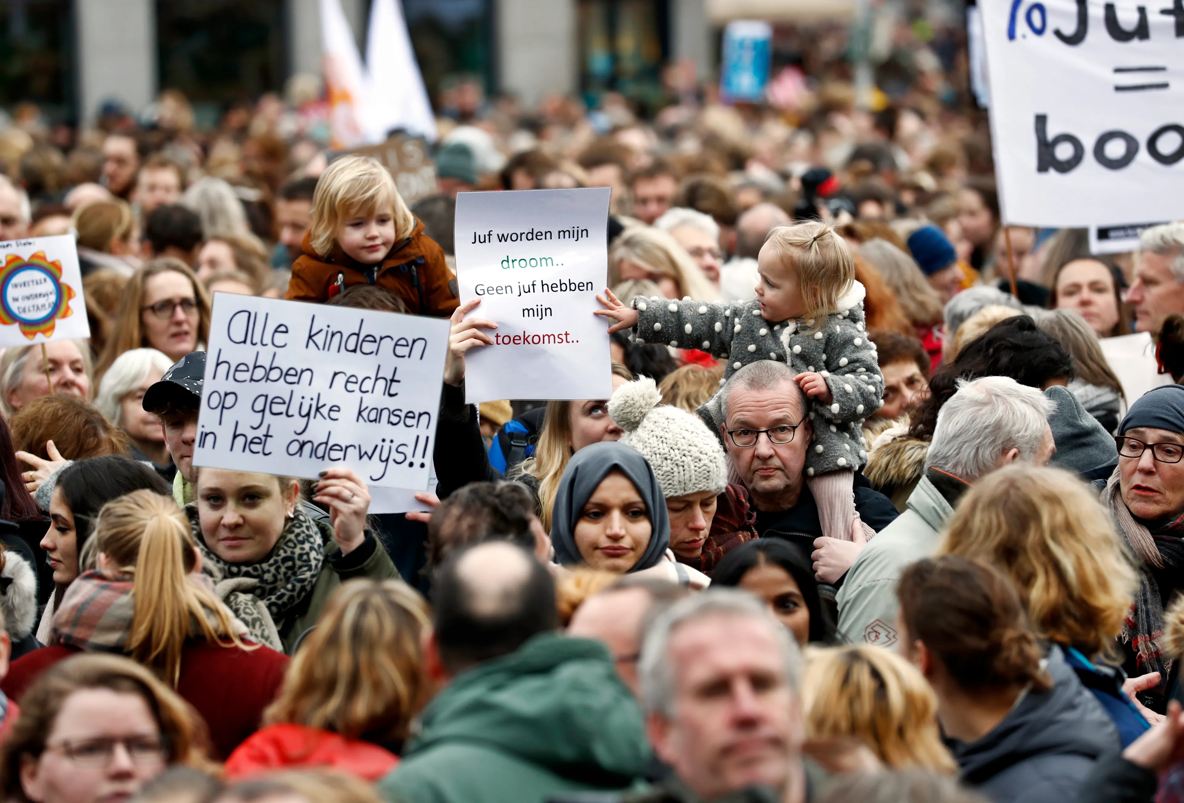 Dam stroomt vol voor onderwijsstaking: 'Ziek geworden door alle problemen'
