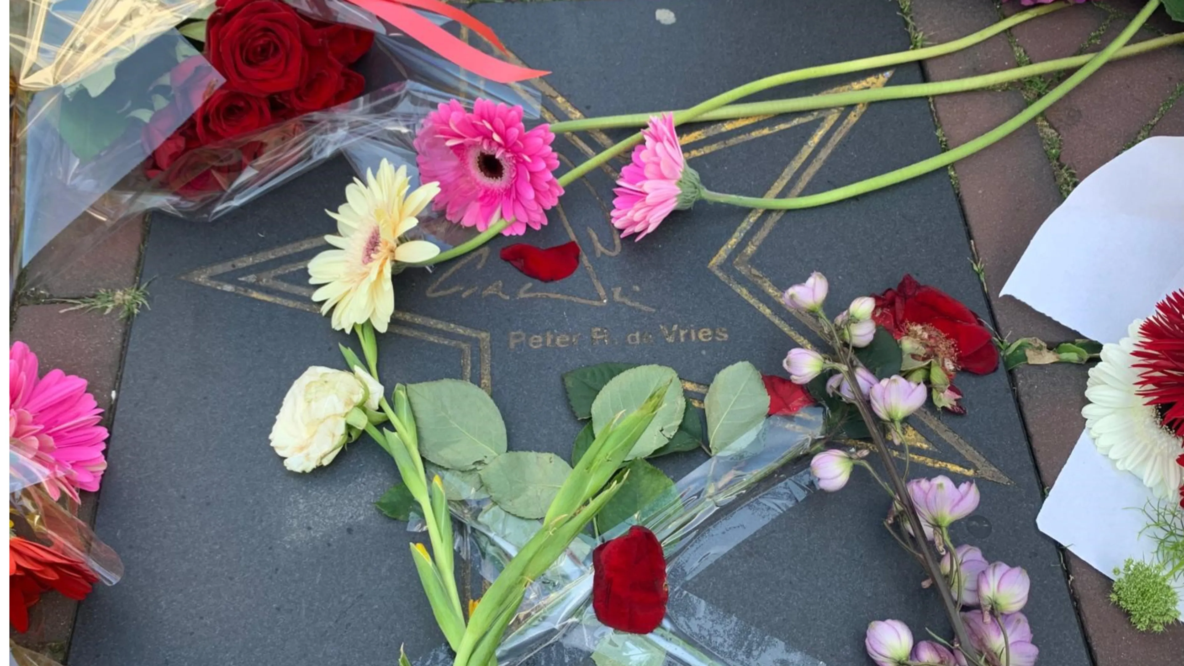 Aalsmeer krijgt Peter R. de Vriesstraat: 'Een mooi eerbetoon'