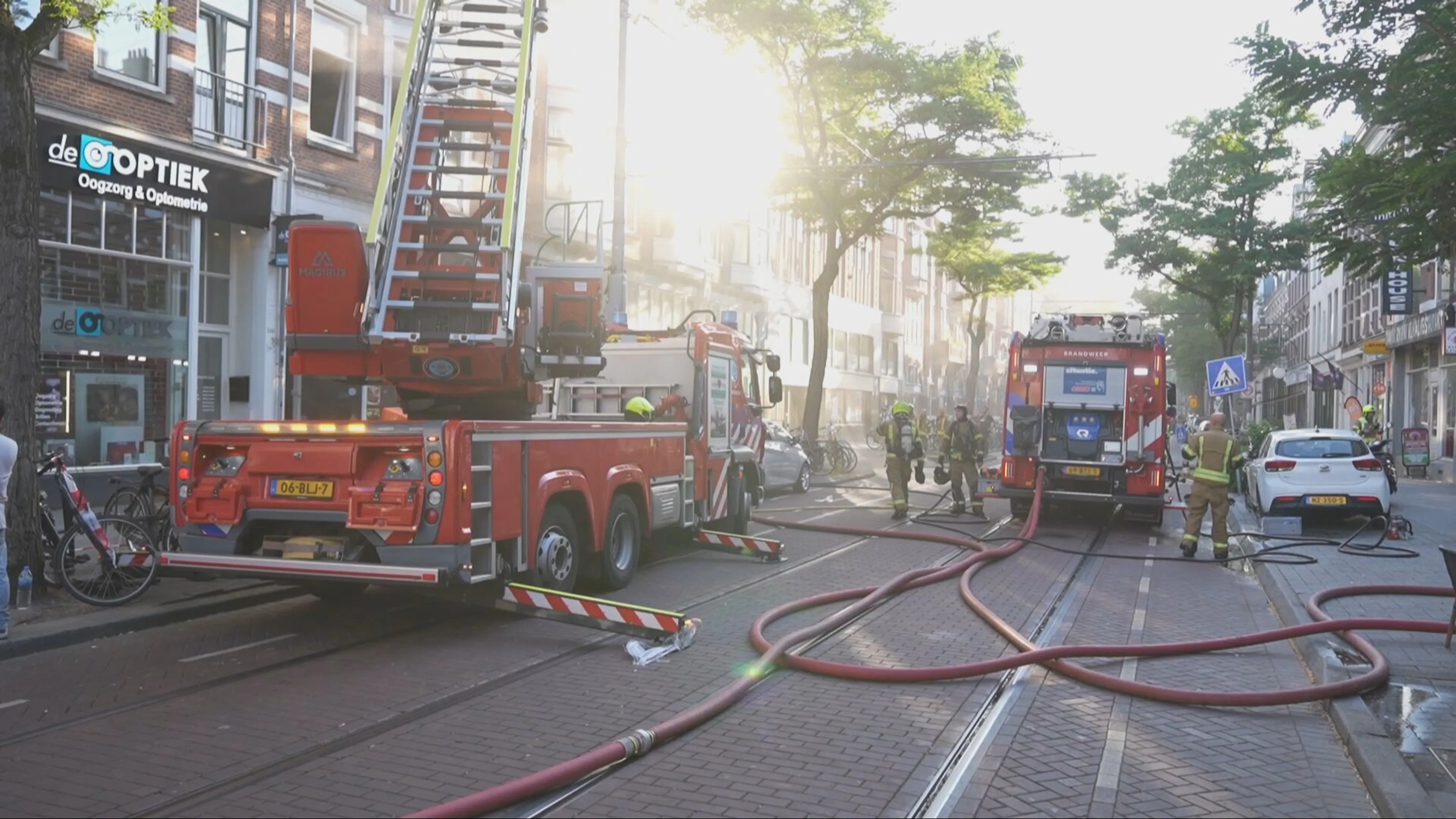 Brand in restaurant in Rotterdam, omliggende woningen ontruimd