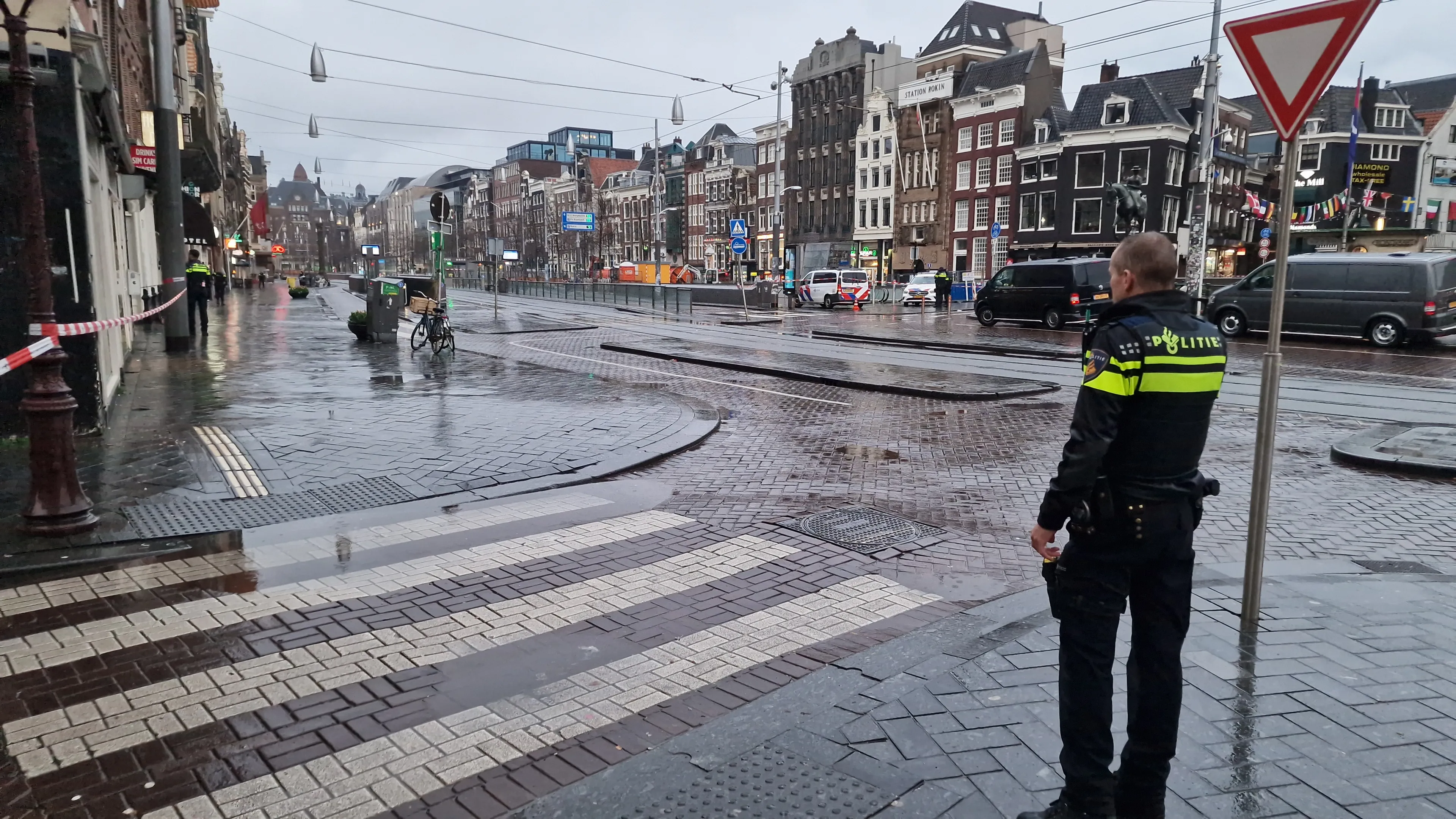 Man aangehouden na ontruiming metrostation Rokin Amsterdam