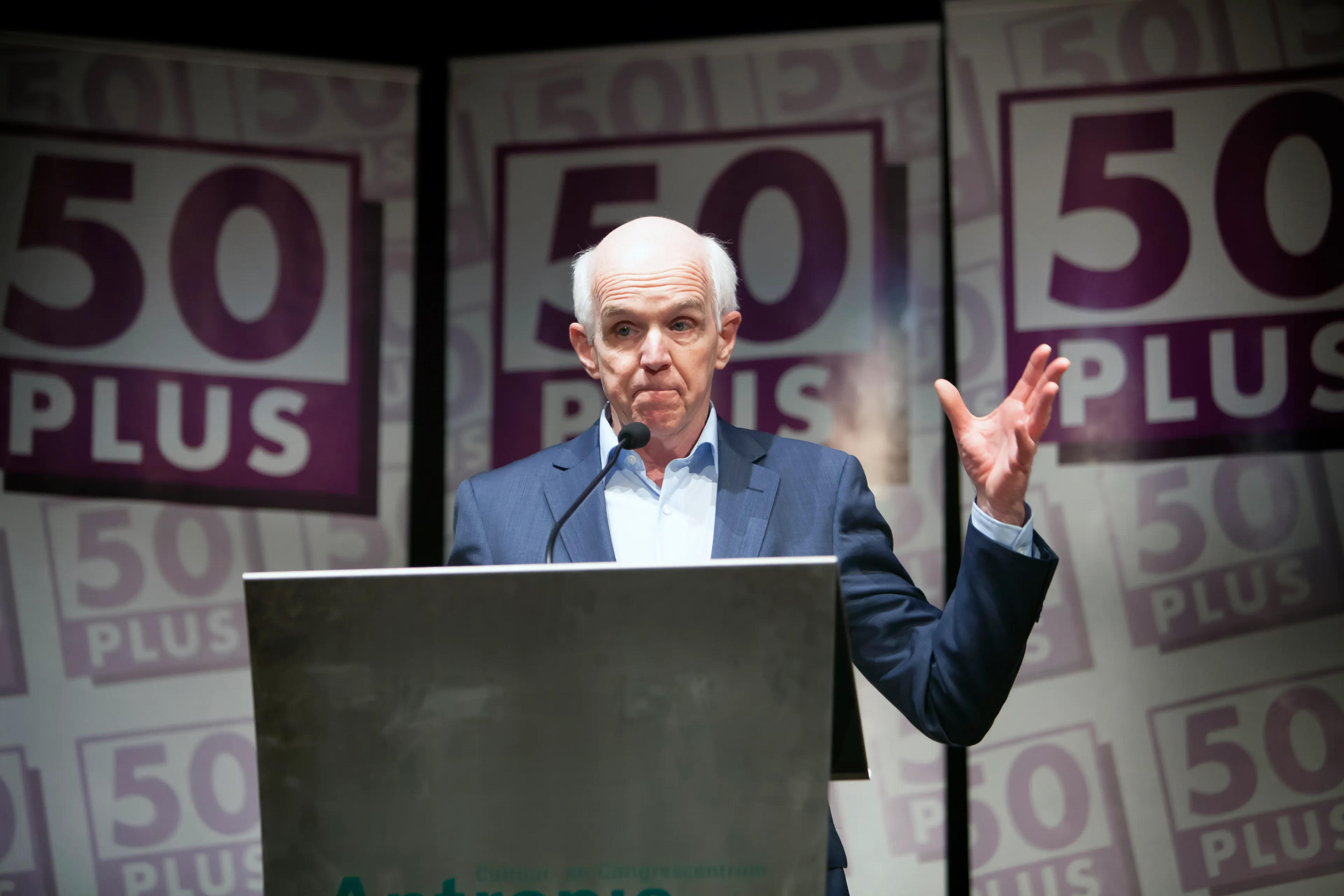 50PLUS-partijvoorzitter Geert Dales bedenkt zich en stapt tóch op