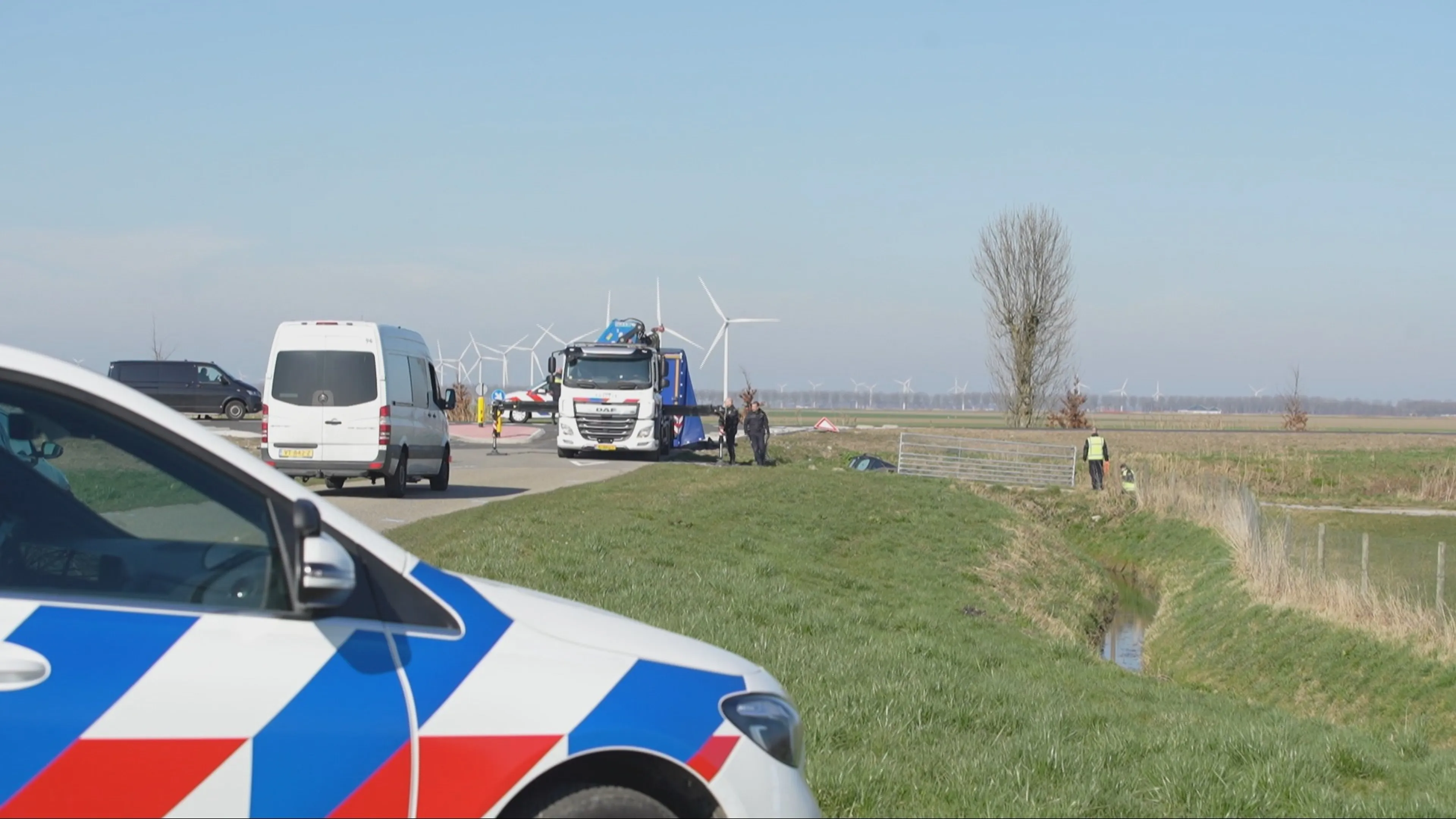 Lichaam naast auto gevonden in greppel bij Zeewolde