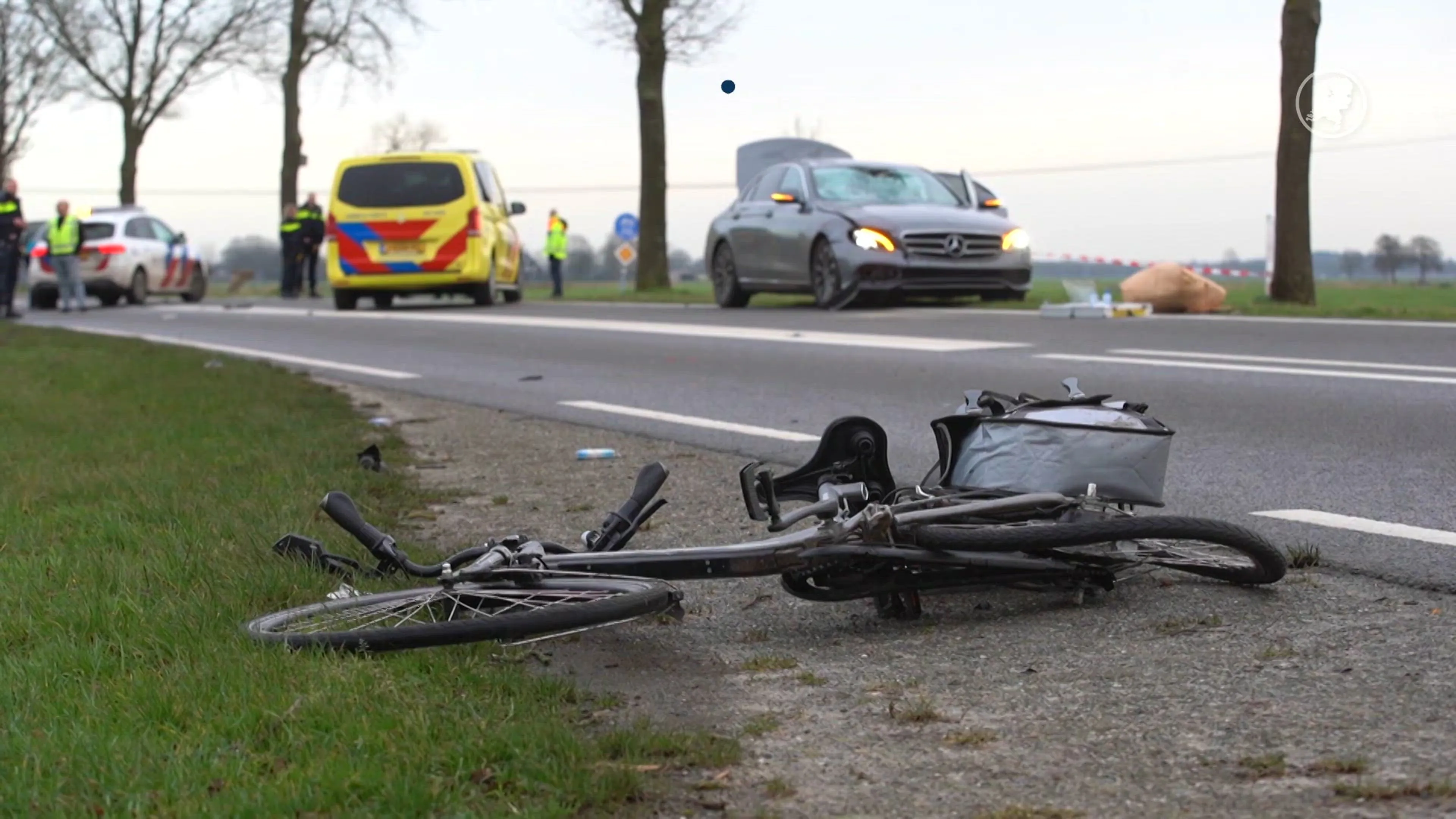 Fietser overleden na aanrijding met dienstvoertuig van Marechaussee