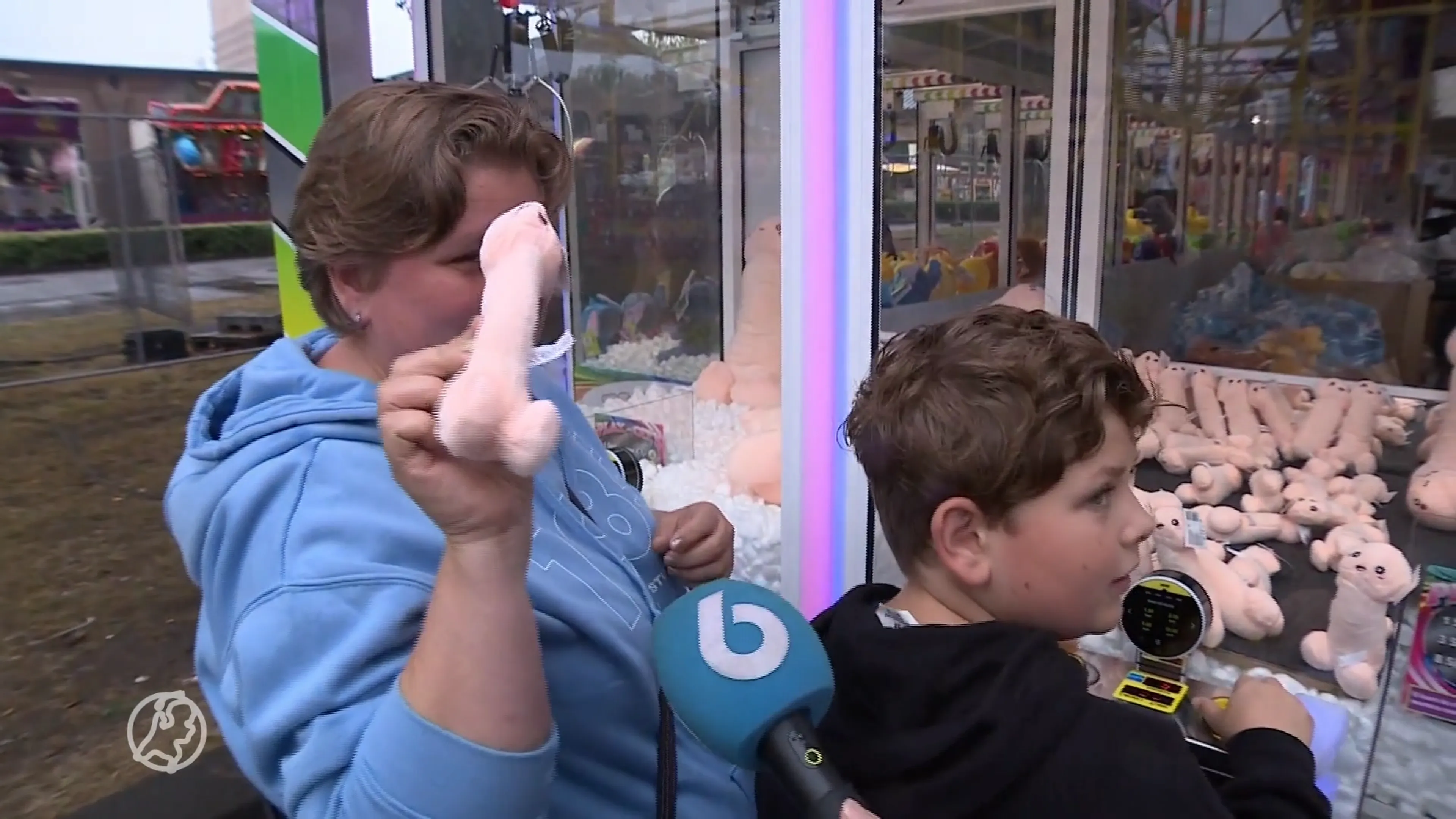Piemelknuffels zijn dé publiekstrekker op Tilburgse Kermis: 'Er zijn al duizenden piemels gegrepen'