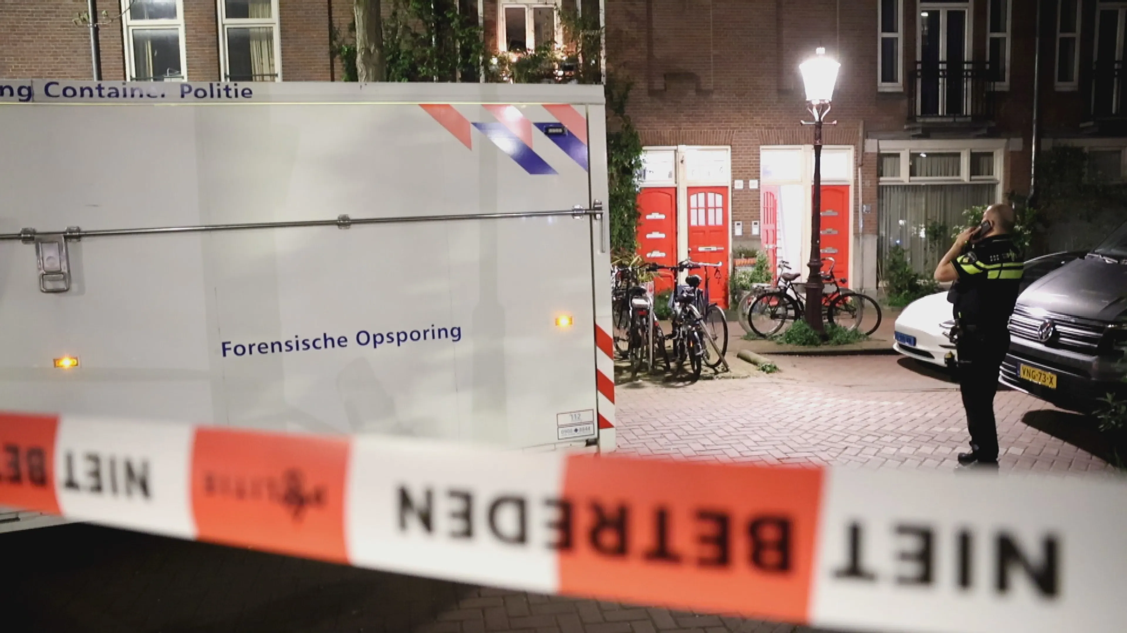 Partner (46) aangehouden na vondst dode vrouw (45) in woning Amsterdam