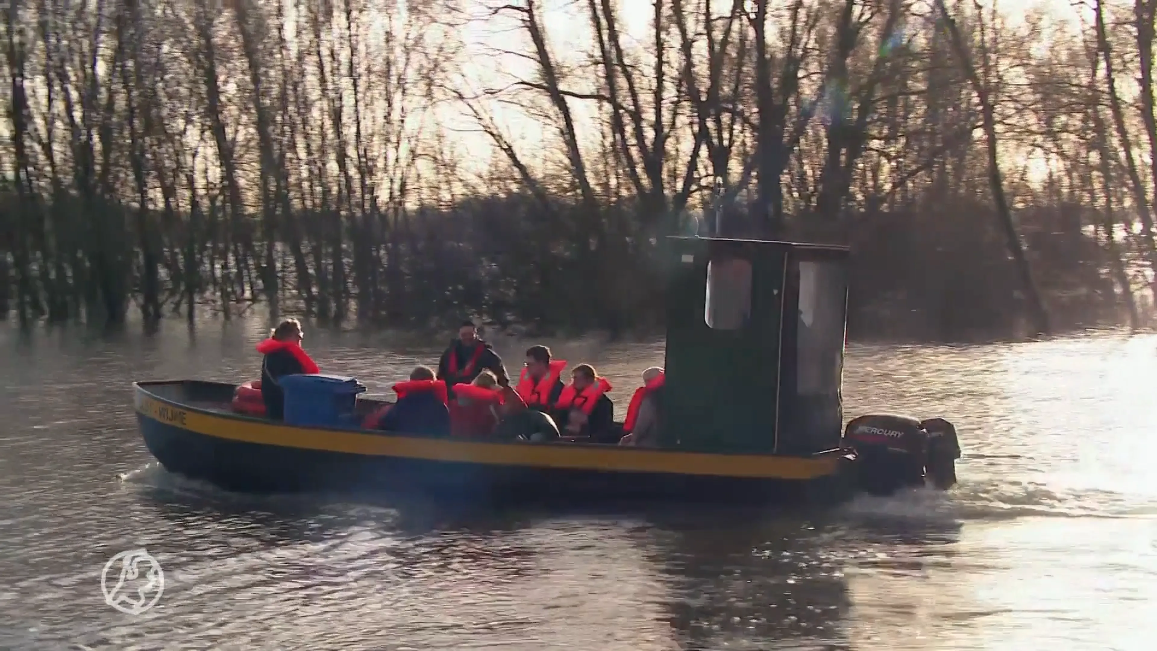 Van buitenwereld afgesloten dorp weer bereikbaar nu peil IJssel daalt