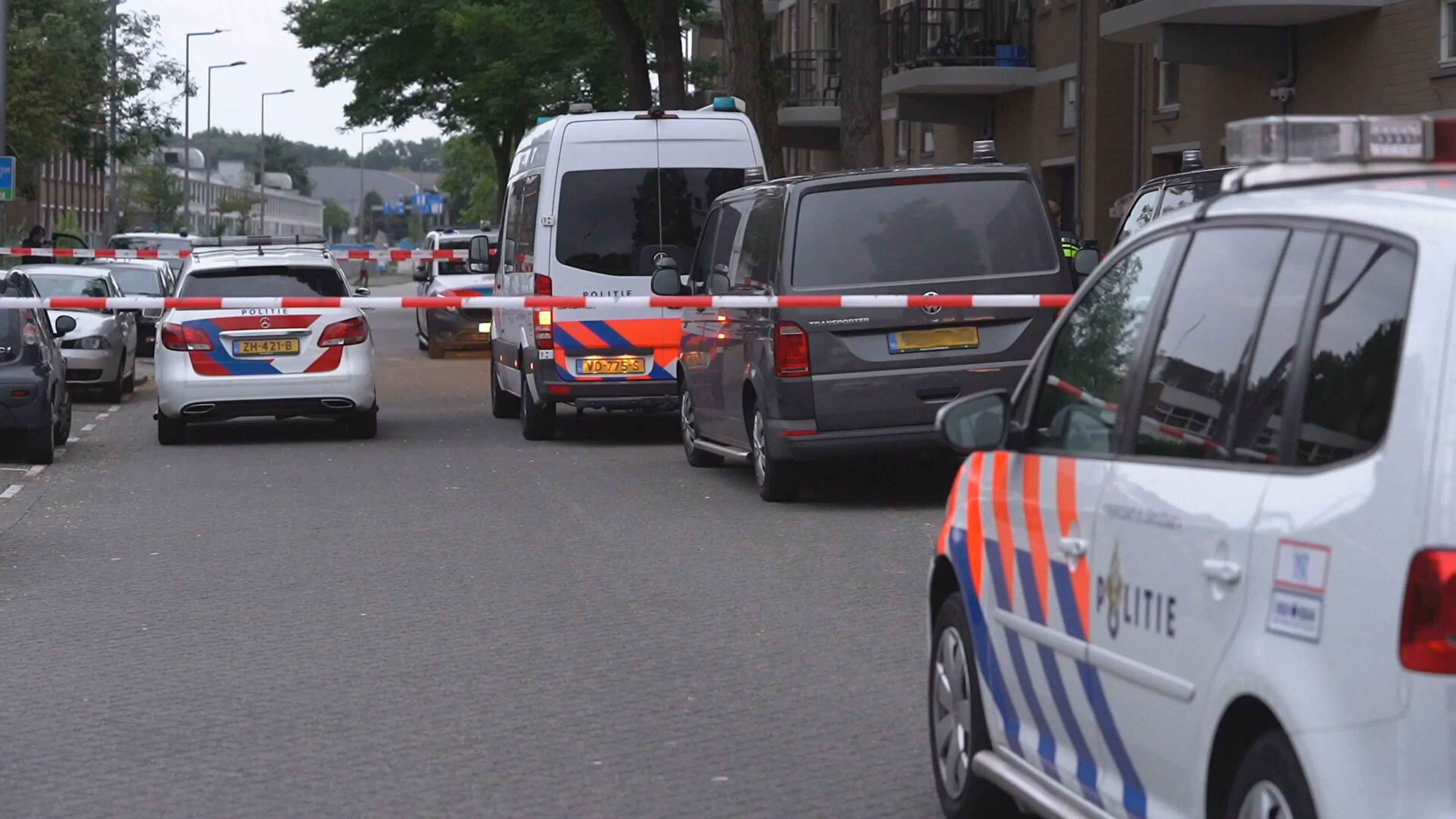 Dode man gevonden in woning Rotterdam, twee ruziënde mannen aangehouden