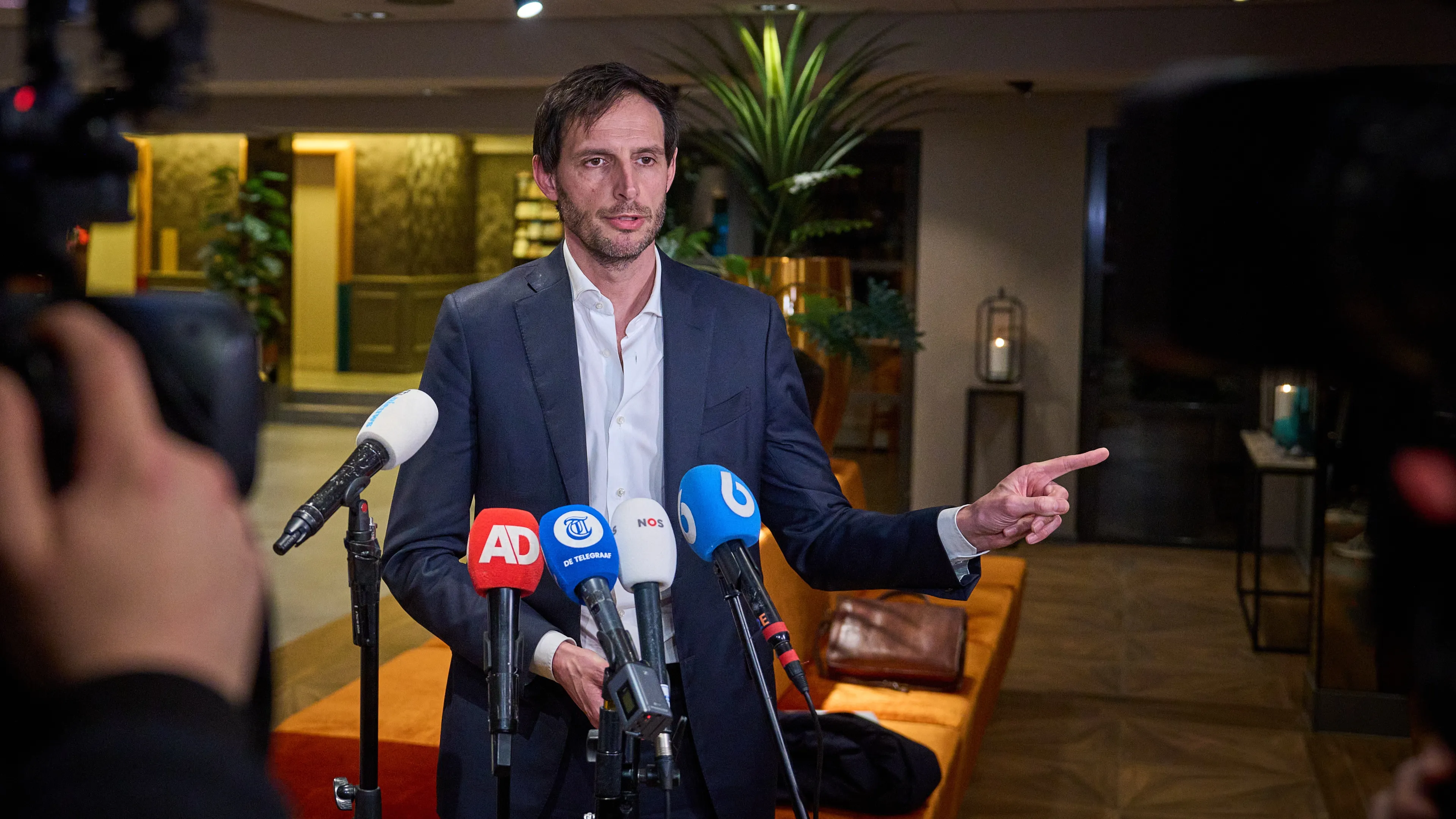 Hoekstra gaat 'niet lichtvaardig heronderhandelen over stikstof'