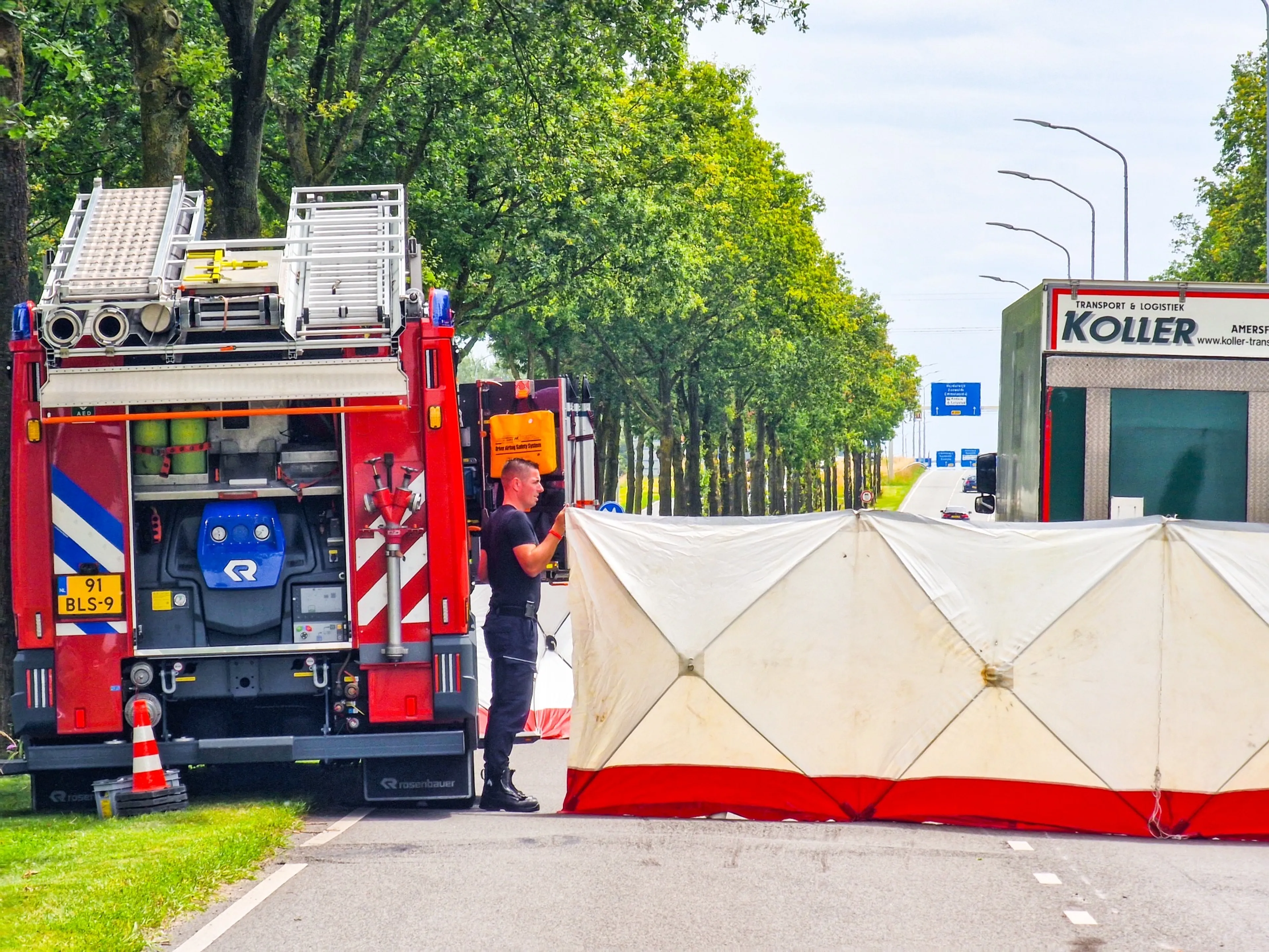 Motorrijder overleden na botsing met vrachtwagen in Lelystad