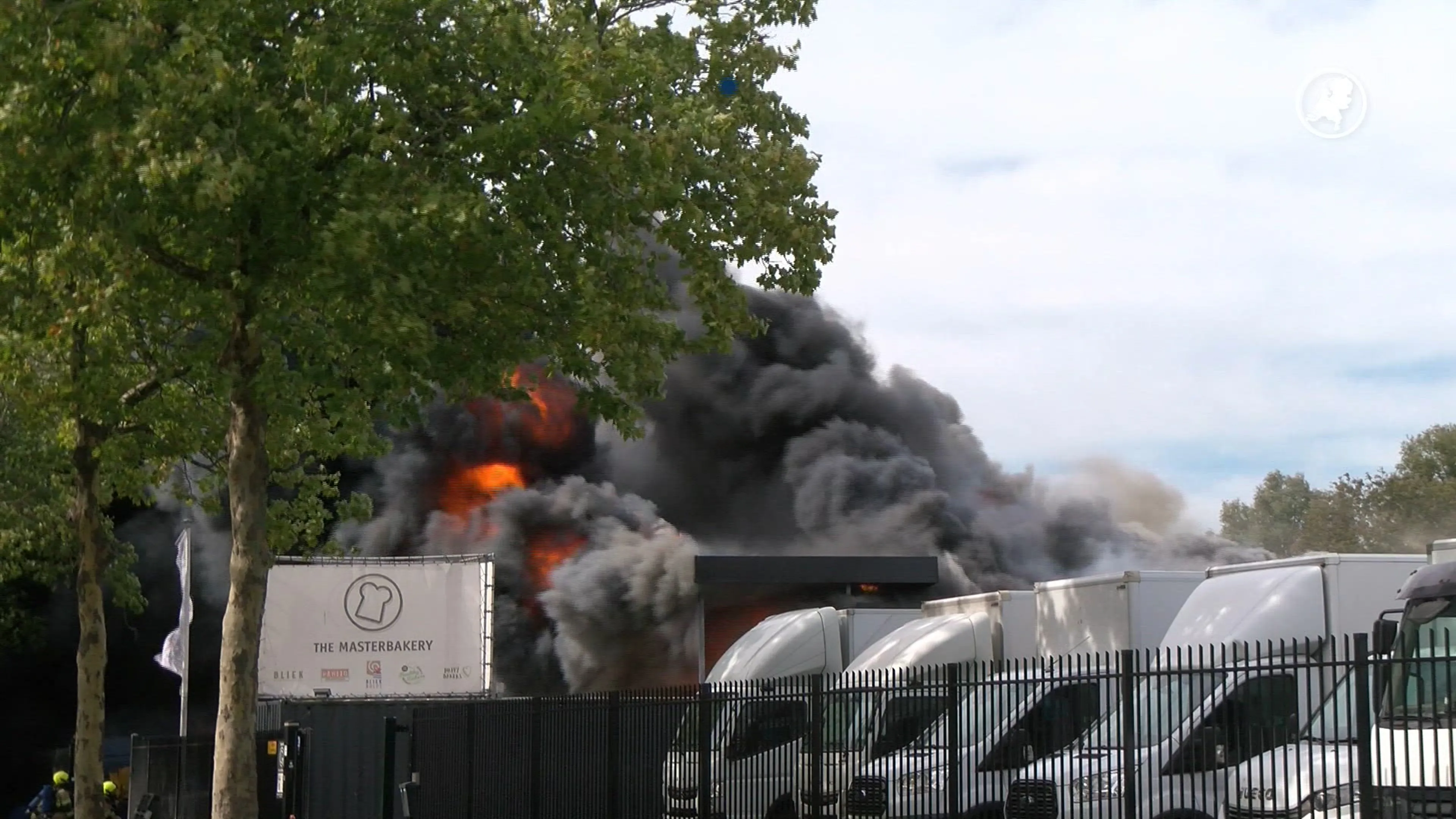 Bakkerij in Middelburg in lichterlaaie, veel rookontwikkeling door brand
